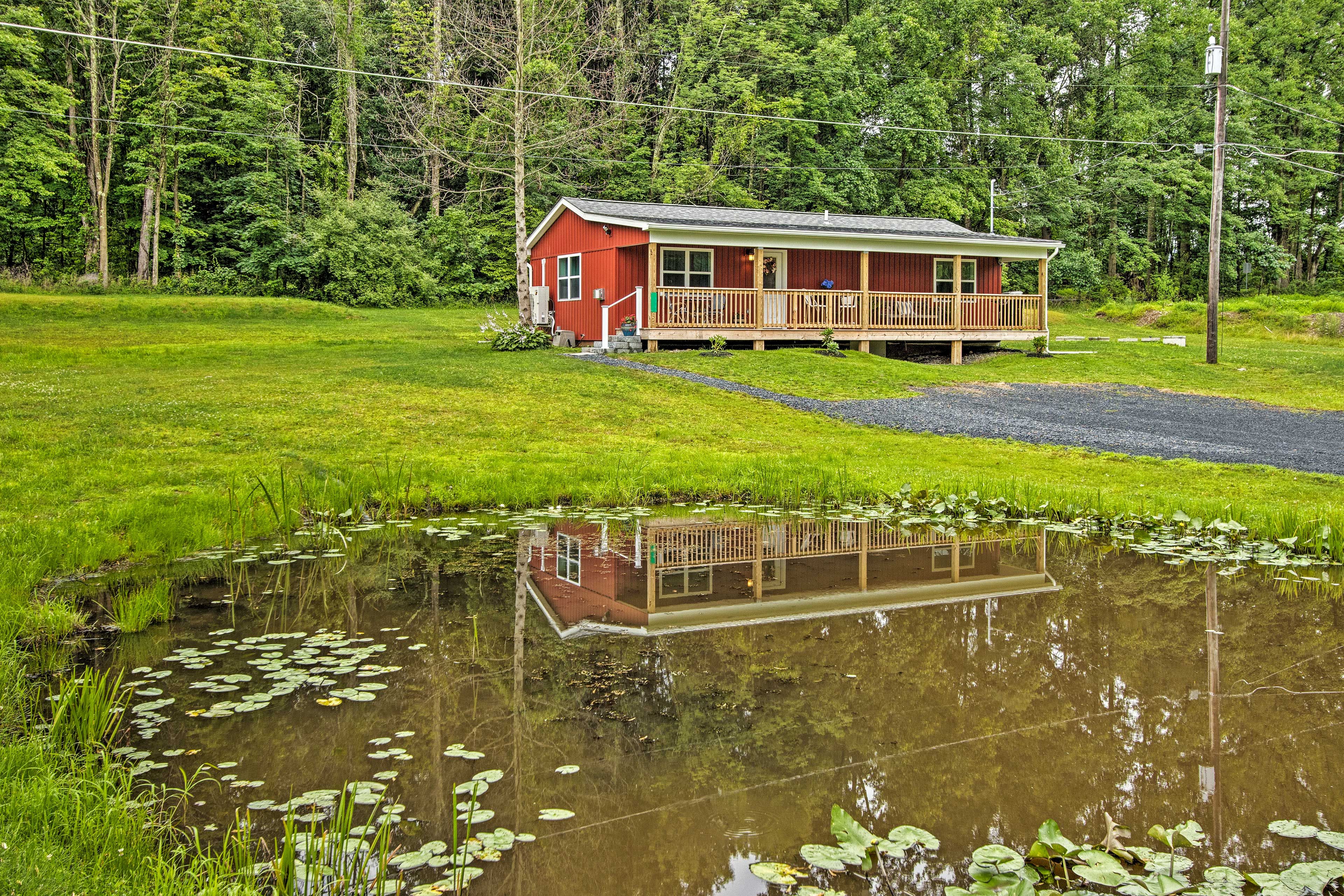 Brodheadsville Vacation Rental | 1BR | 1.5BA | 900 Sq Ft | 4 Steps Required