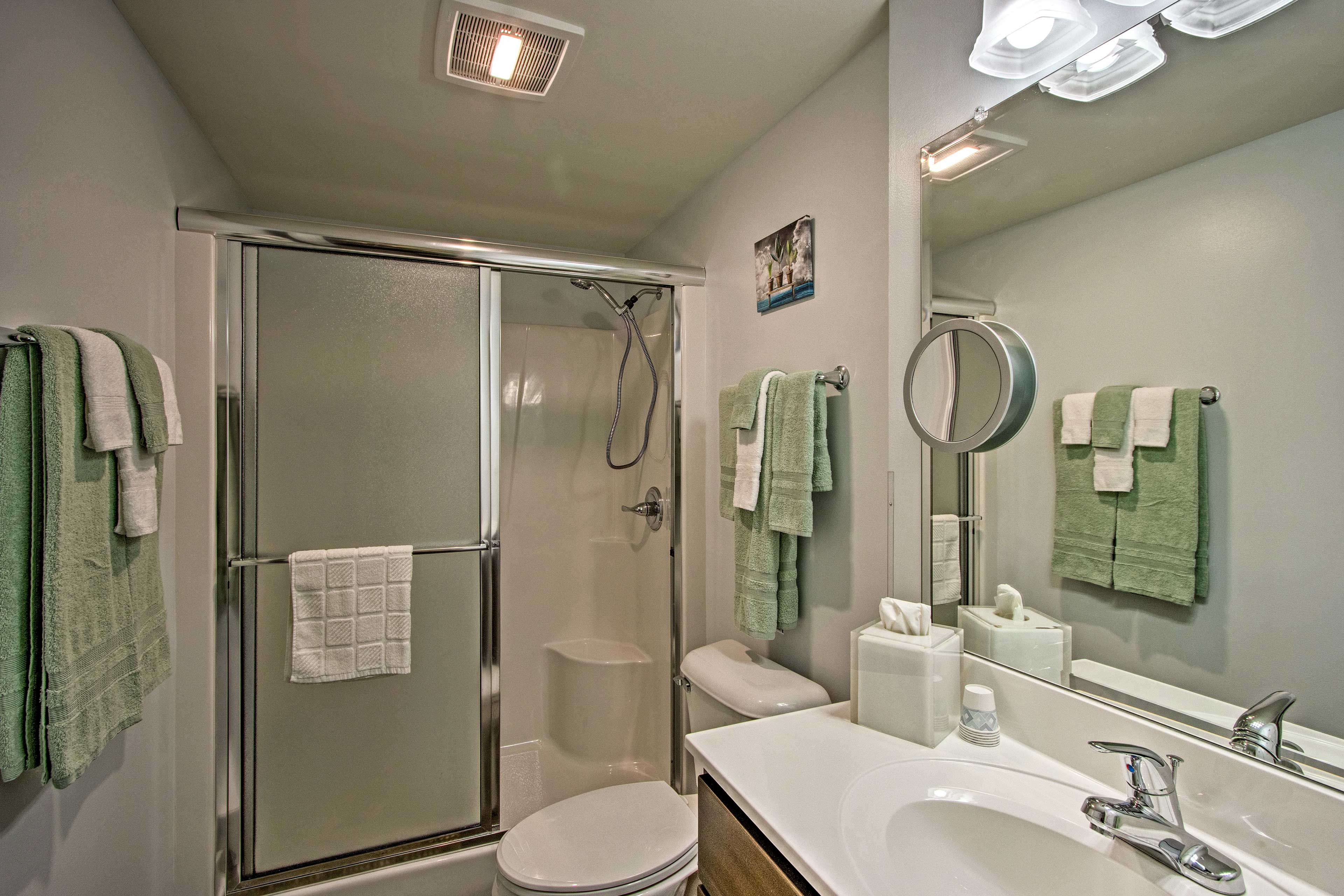 Full Bathroom | Towels Provided