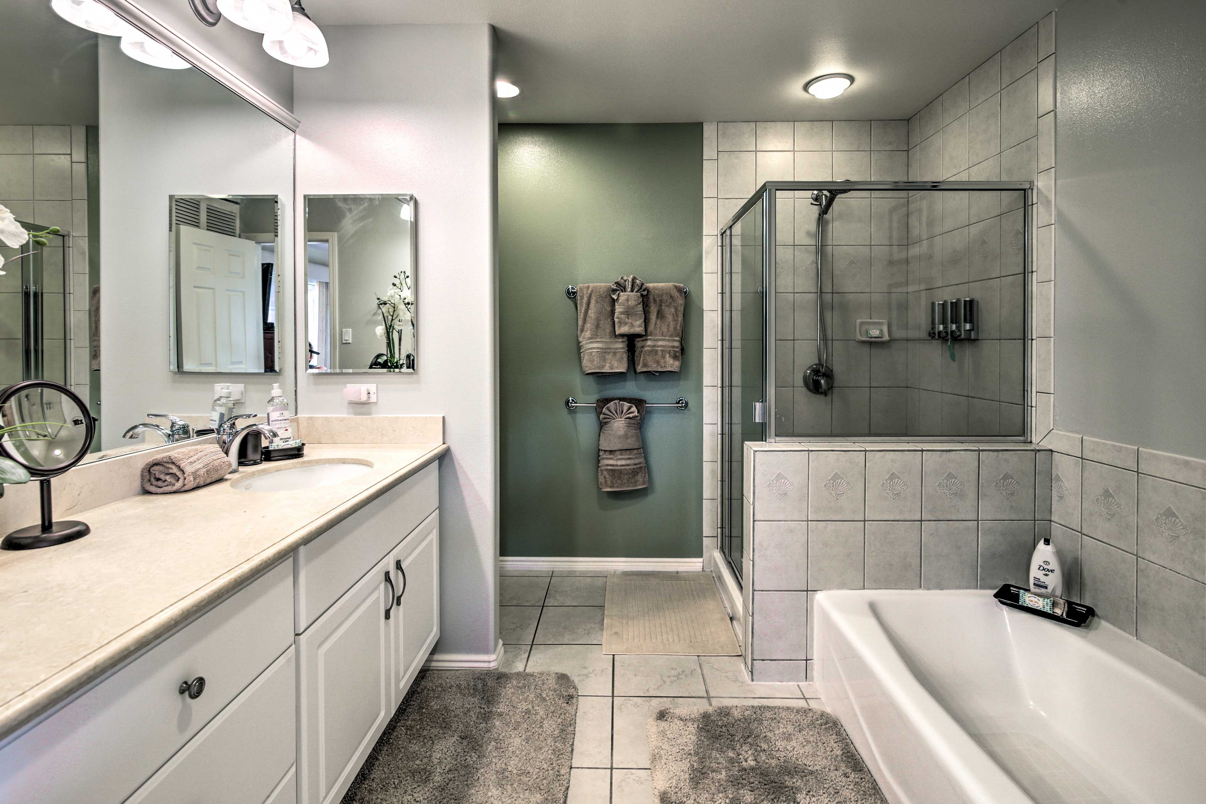 En-Suite Bathroom | Linens & Towels Provided
