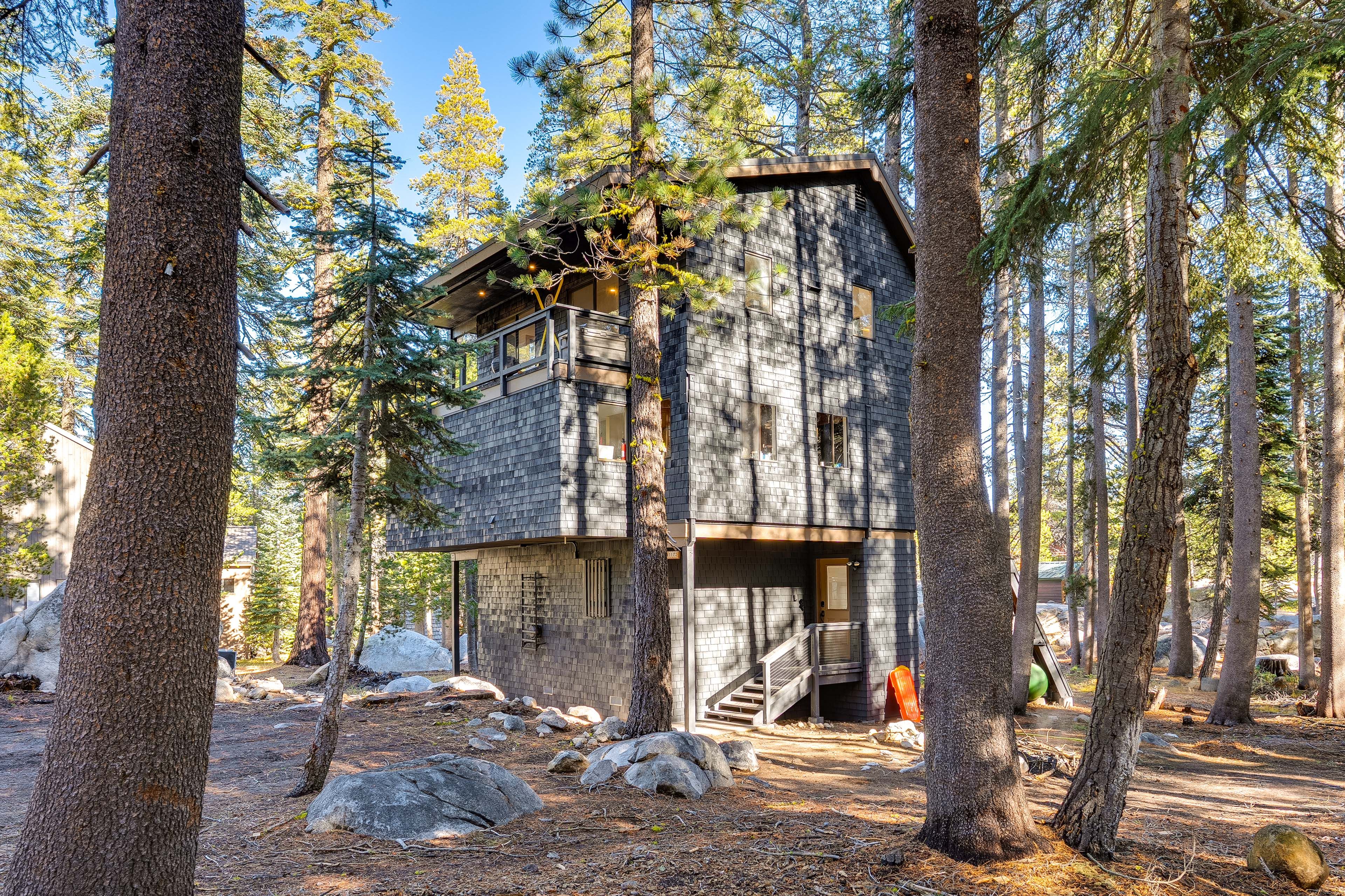 Parking | Driveway (2-3 Vehicles, Summer Months Only)