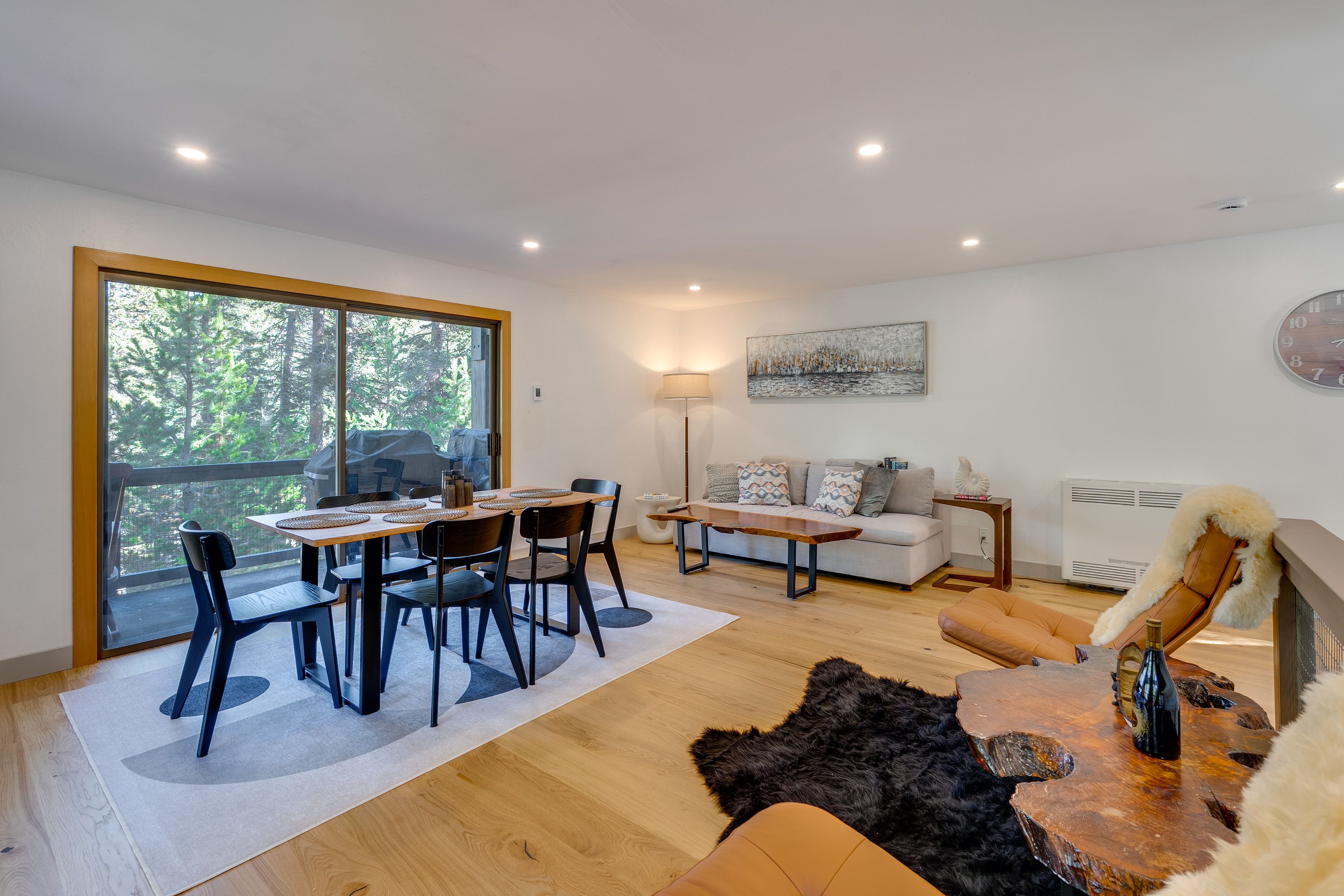 Living Room | Free WiFi | Electric Heat | Dining Table | Main Floor