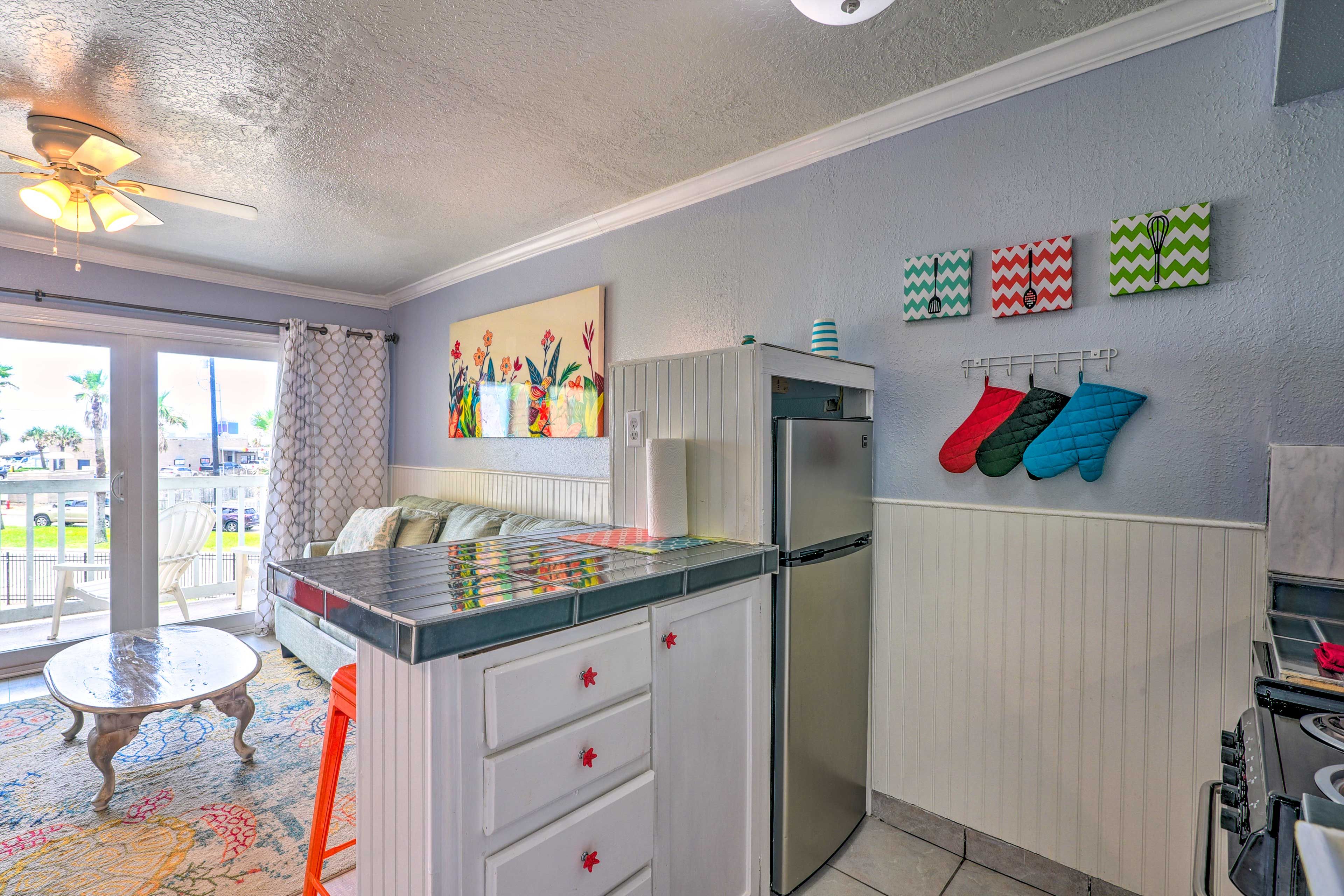 Kitchen | Fully Equipped w/ Cooking Basics