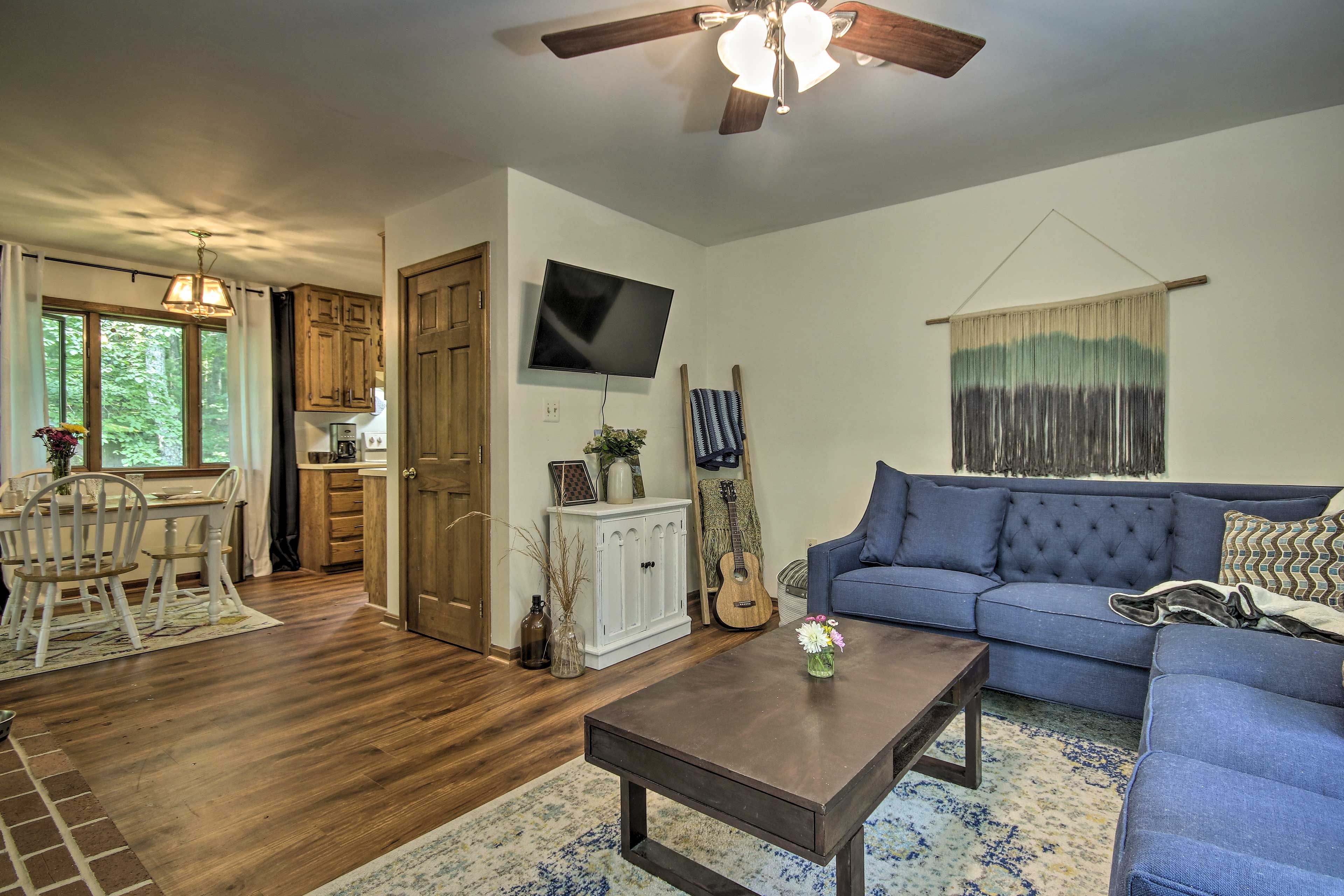 Living Room | Main Floor | Smart TV