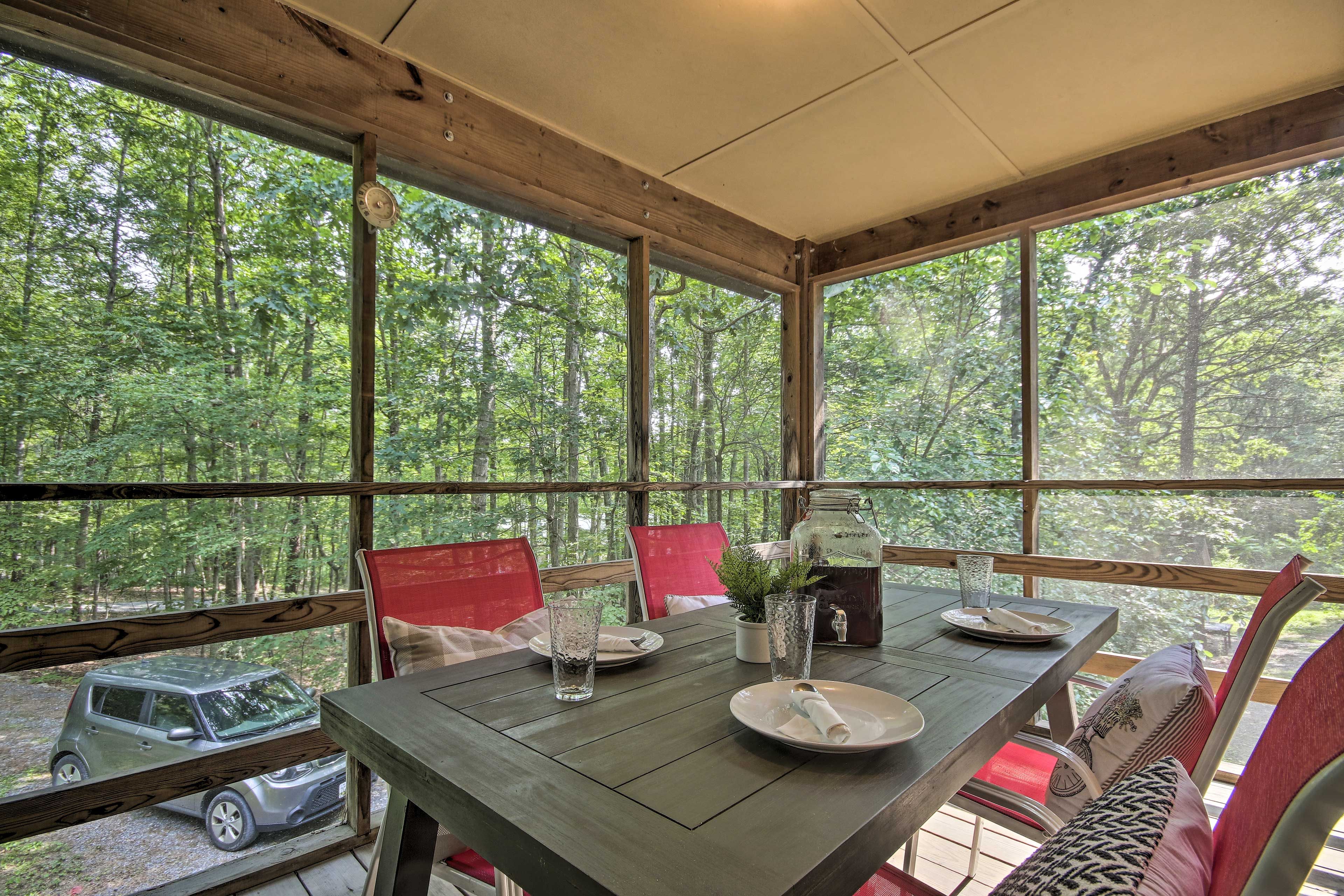 Screened-In Porch