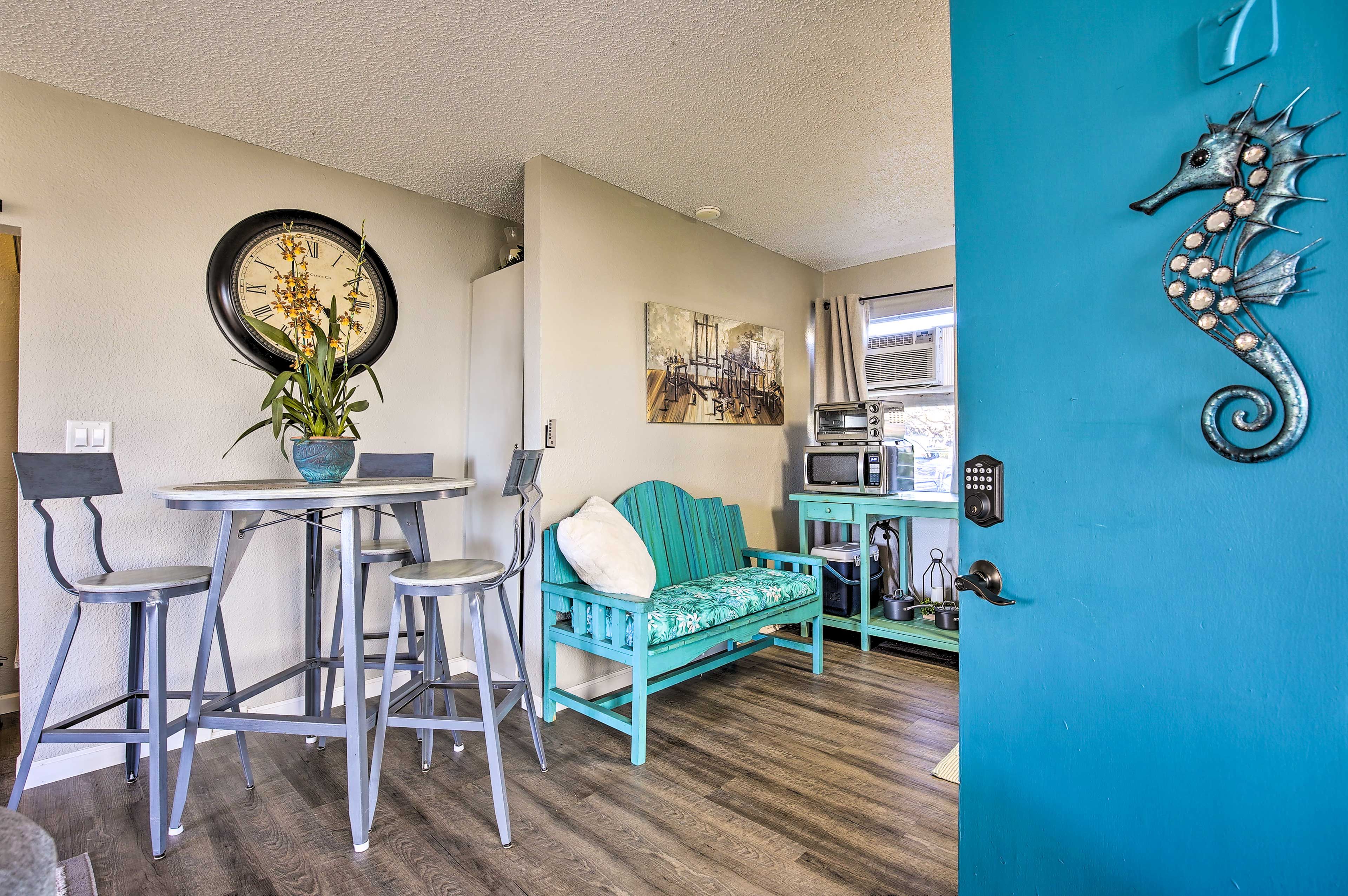 Living Room | 4-Person Dining Table