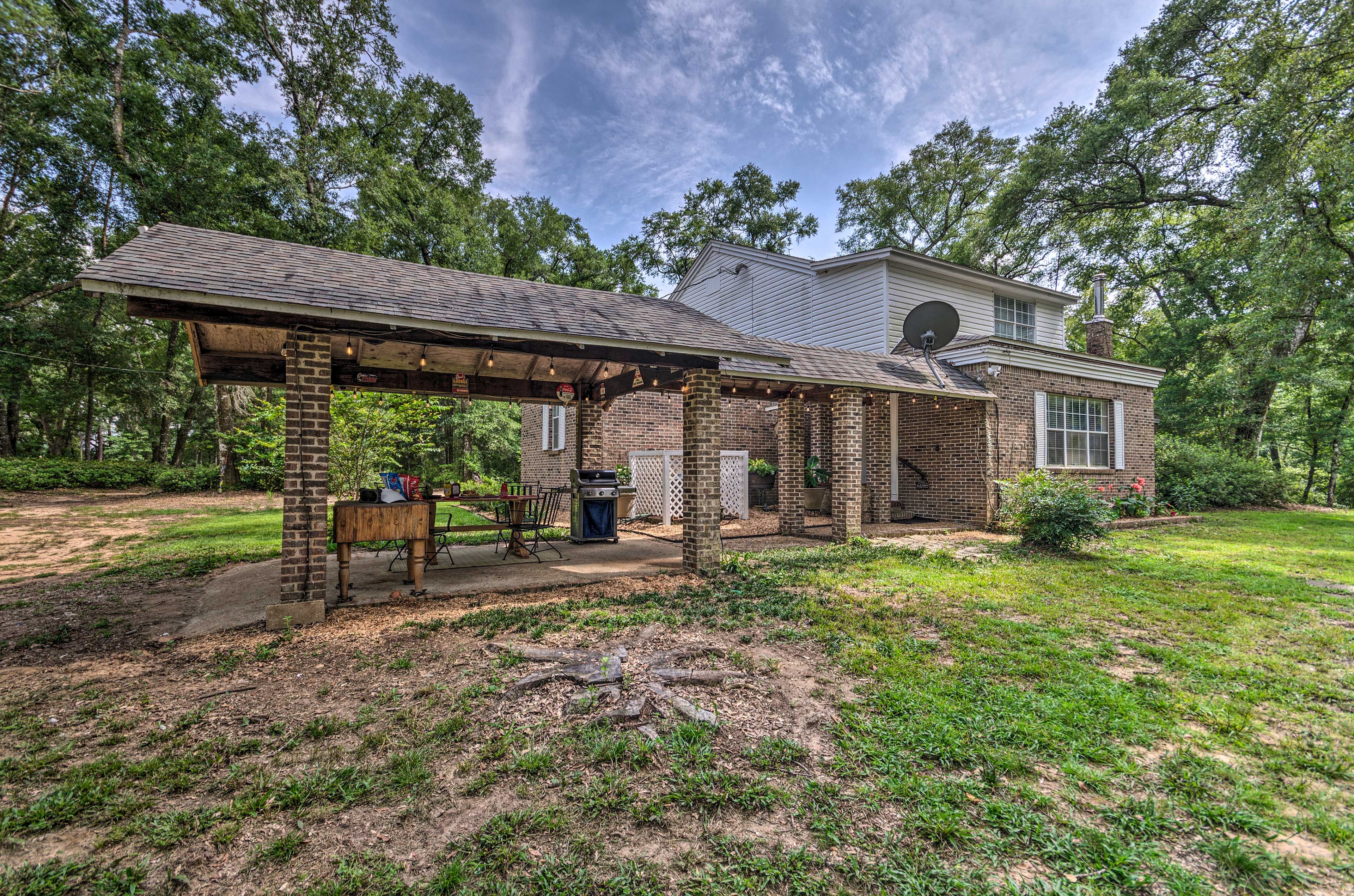 House Exterior | Covered Patio