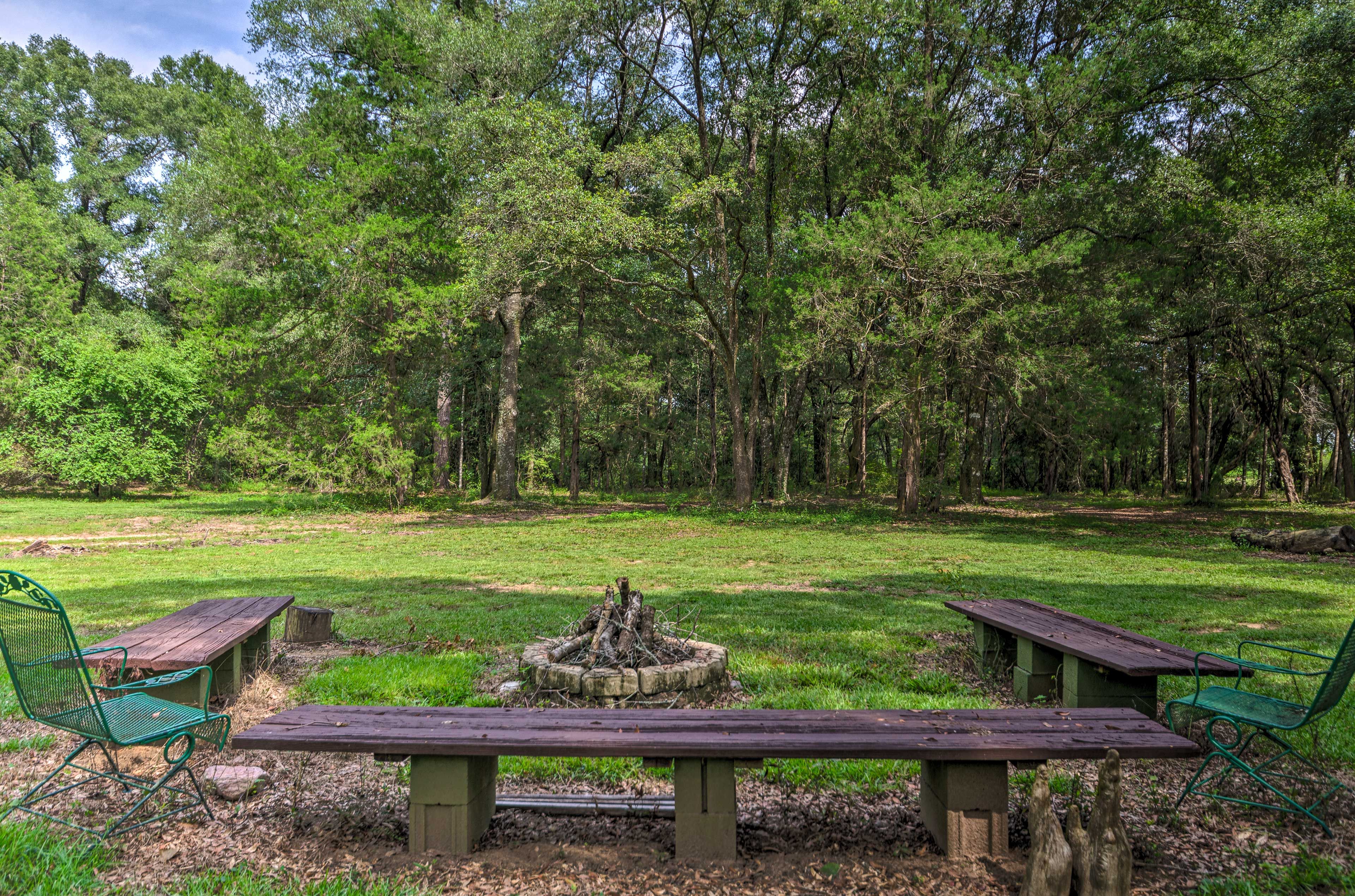 Private Yard | Fire Pit