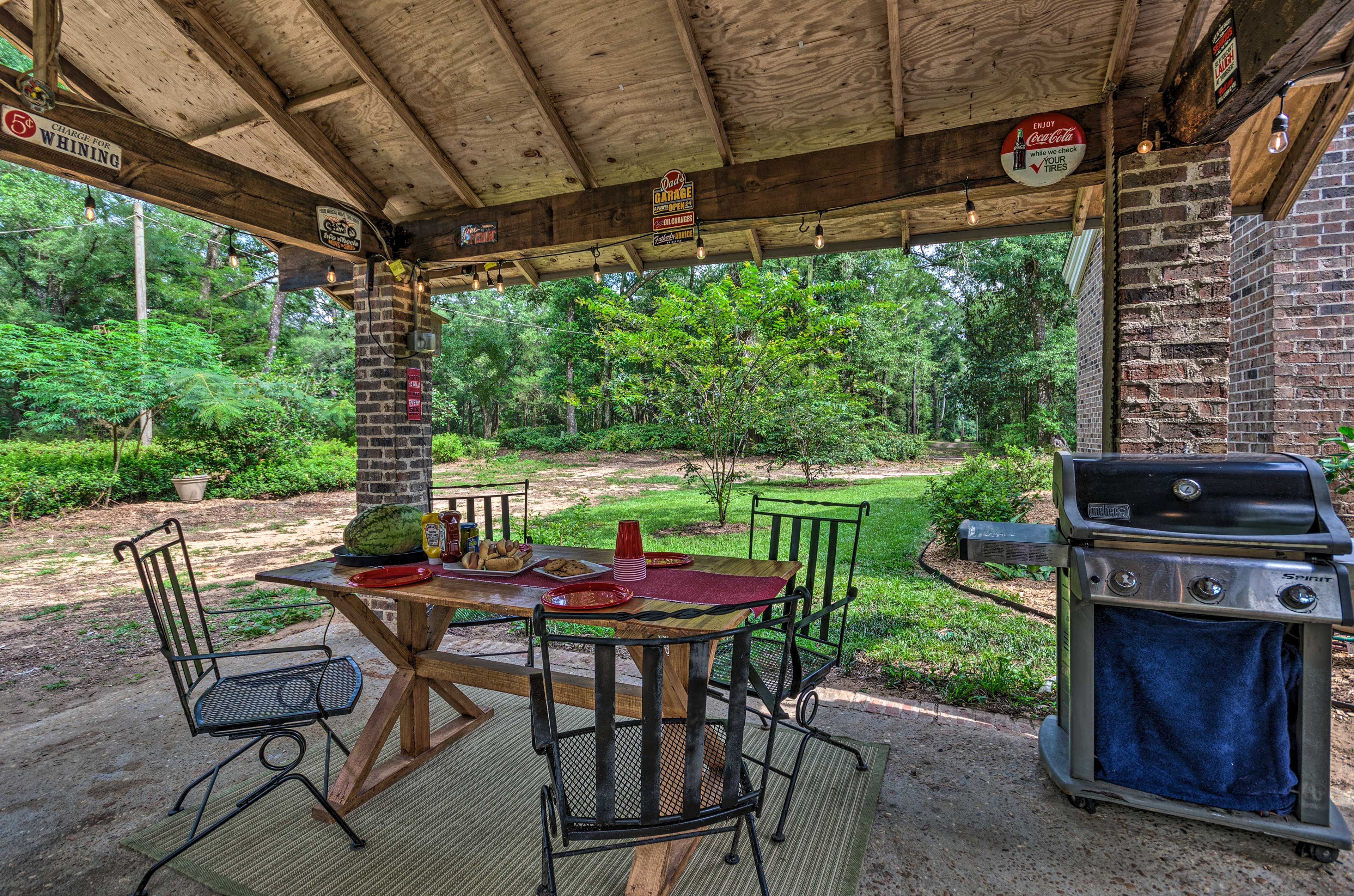 Covered Patio | Gas Grill