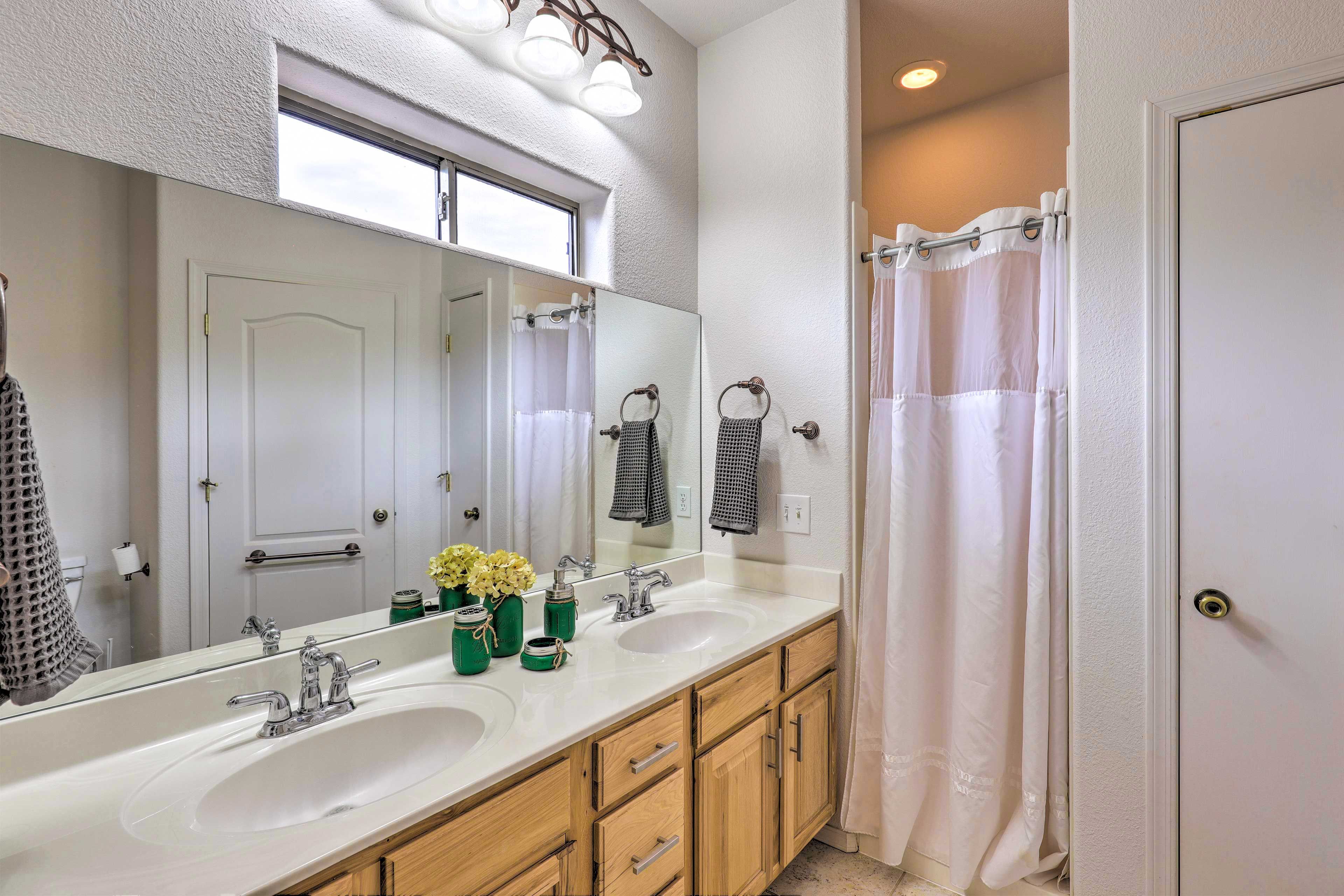 En-Suite Bathroom | Towels Provided