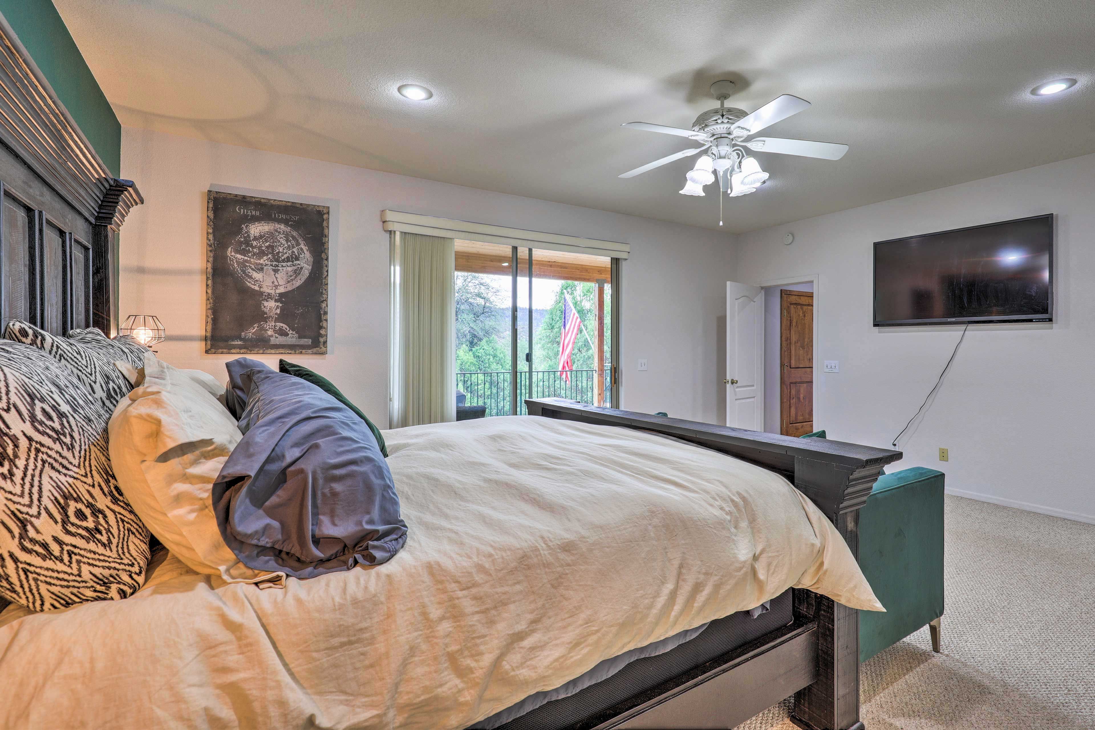 Bedroom 1 | Smart TV