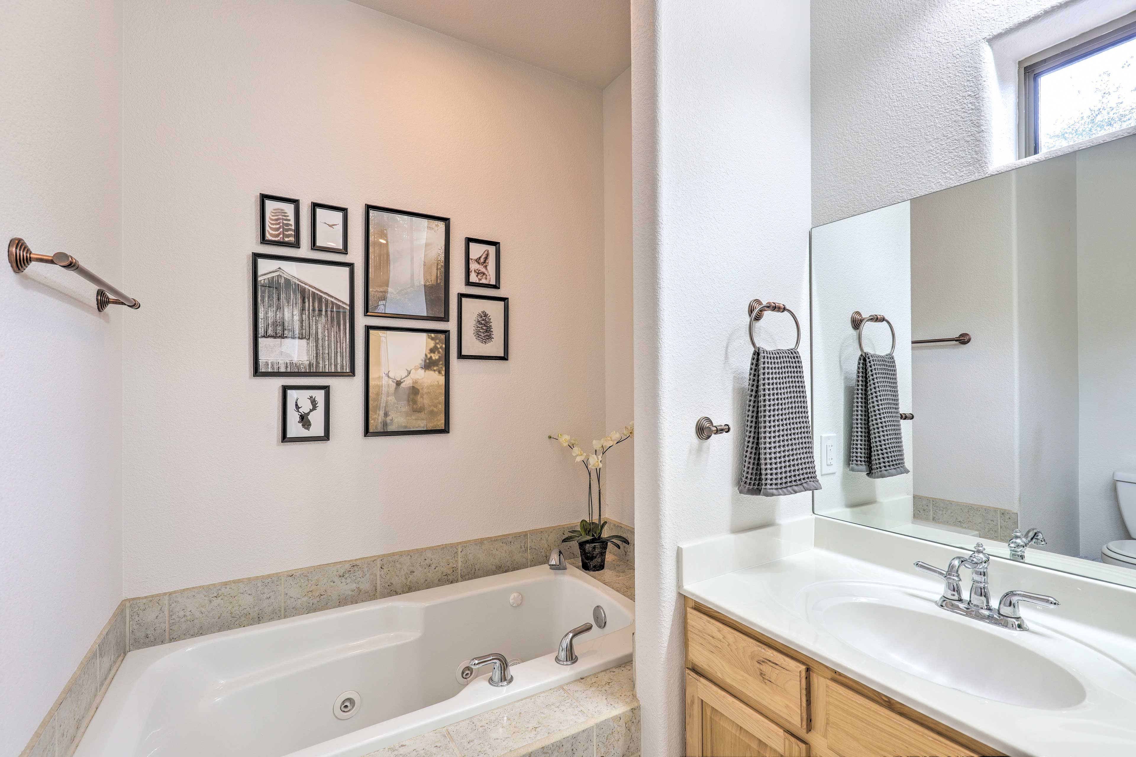 En-Suite Bathroom | Jetted Tub