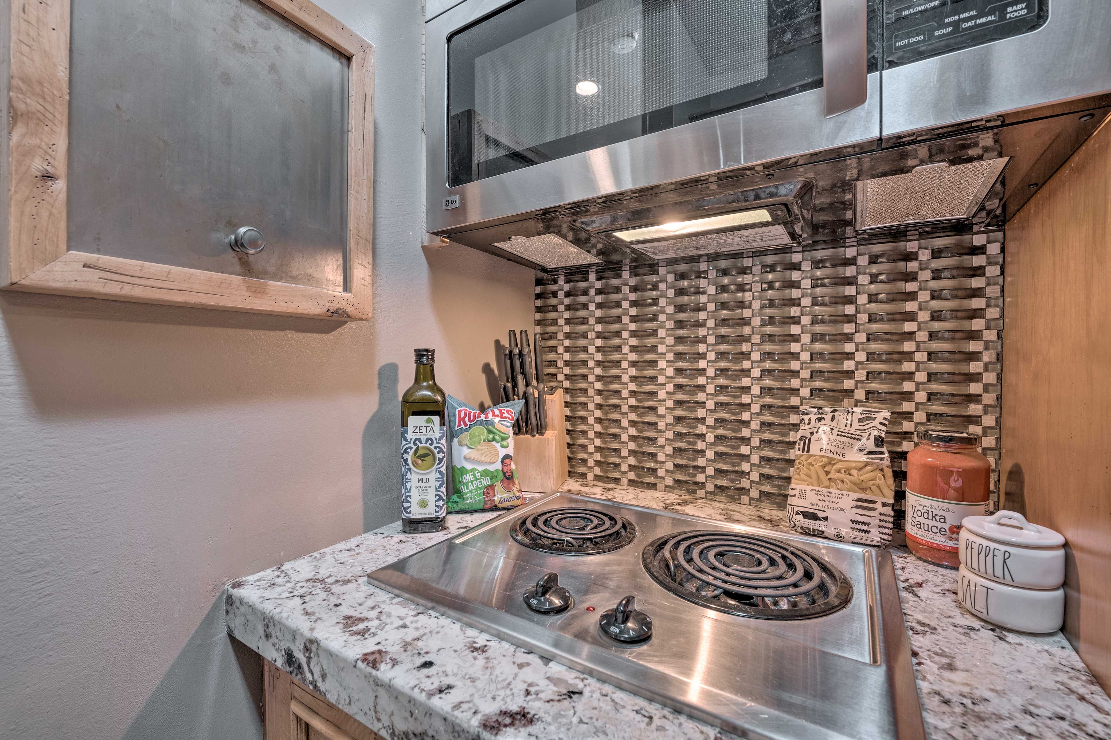 Well-Equipped Kitchenette