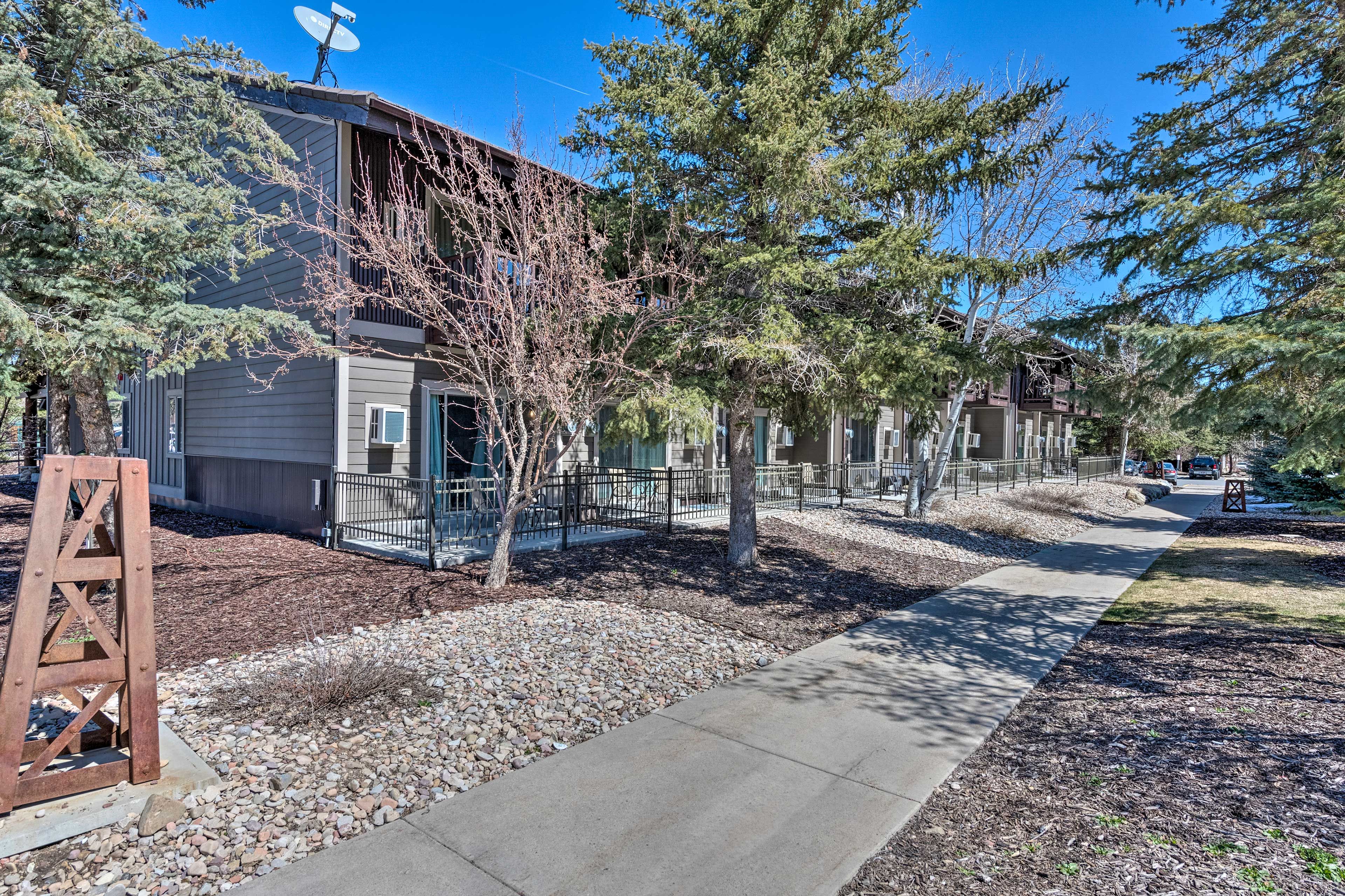 Exterior | Community Amenity Access