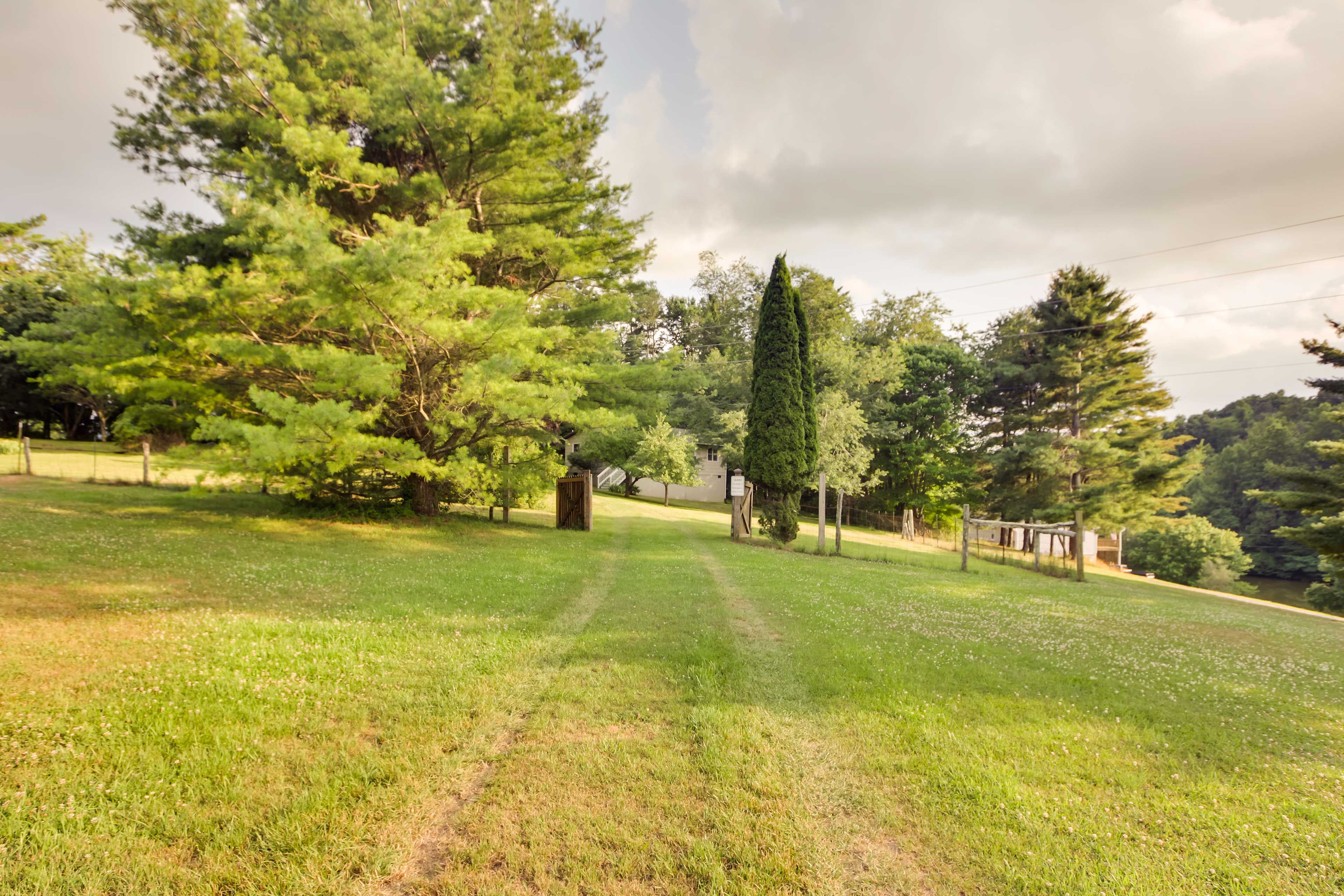 Parking | Driveway (4 Vehicles)