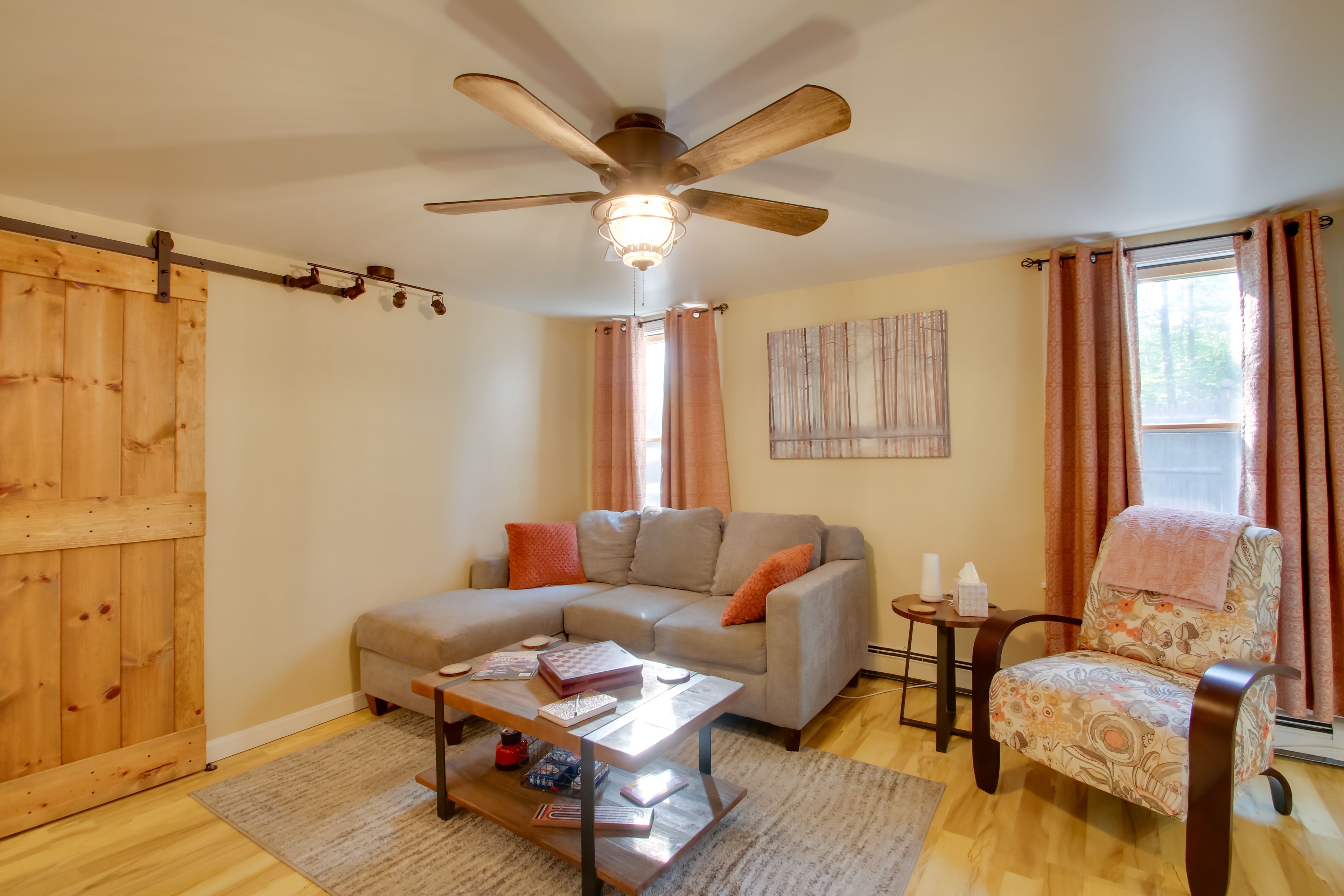 Living Room | Free WiFi | Smart TV