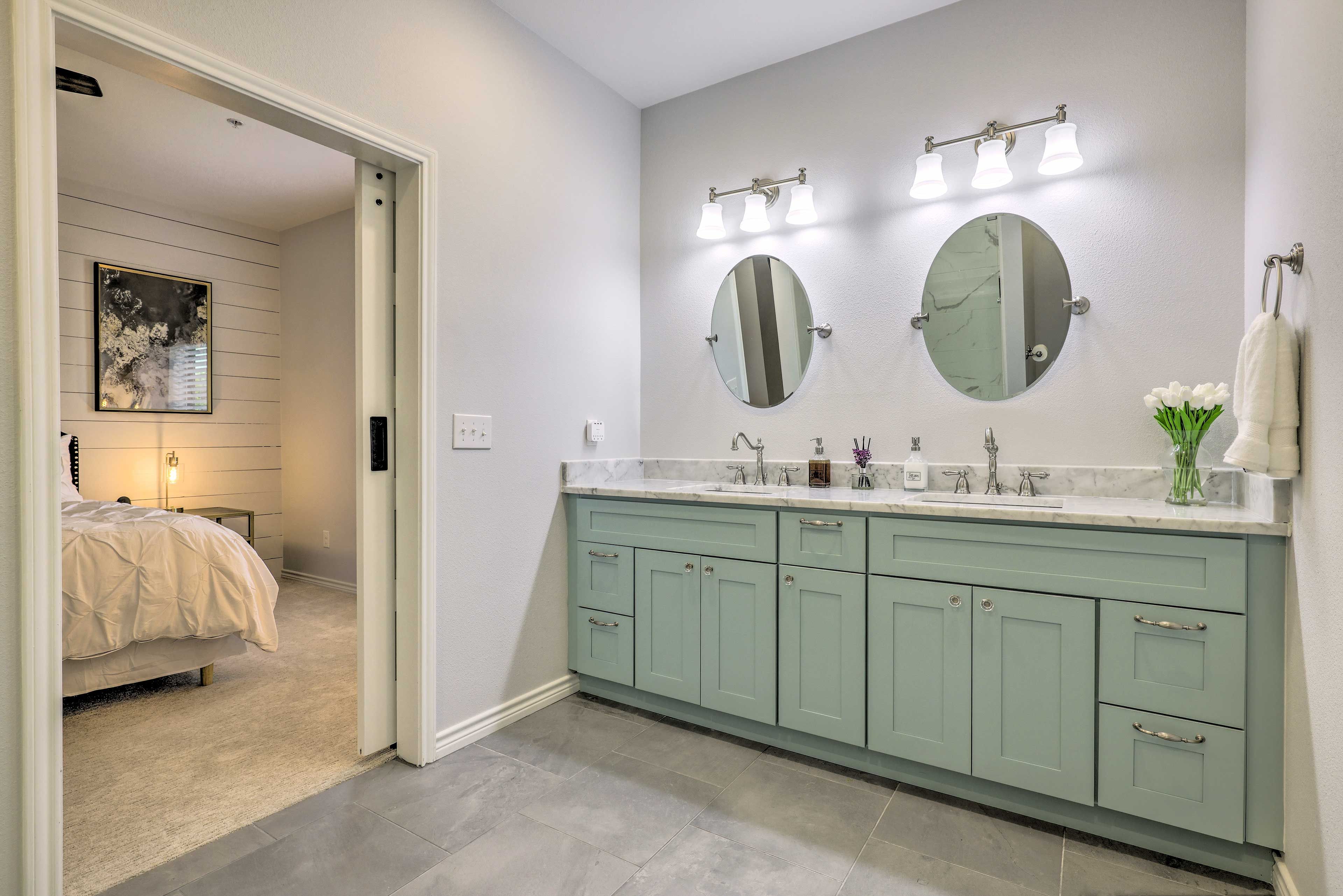 Full En-Suite Bathroom | Towels Provided