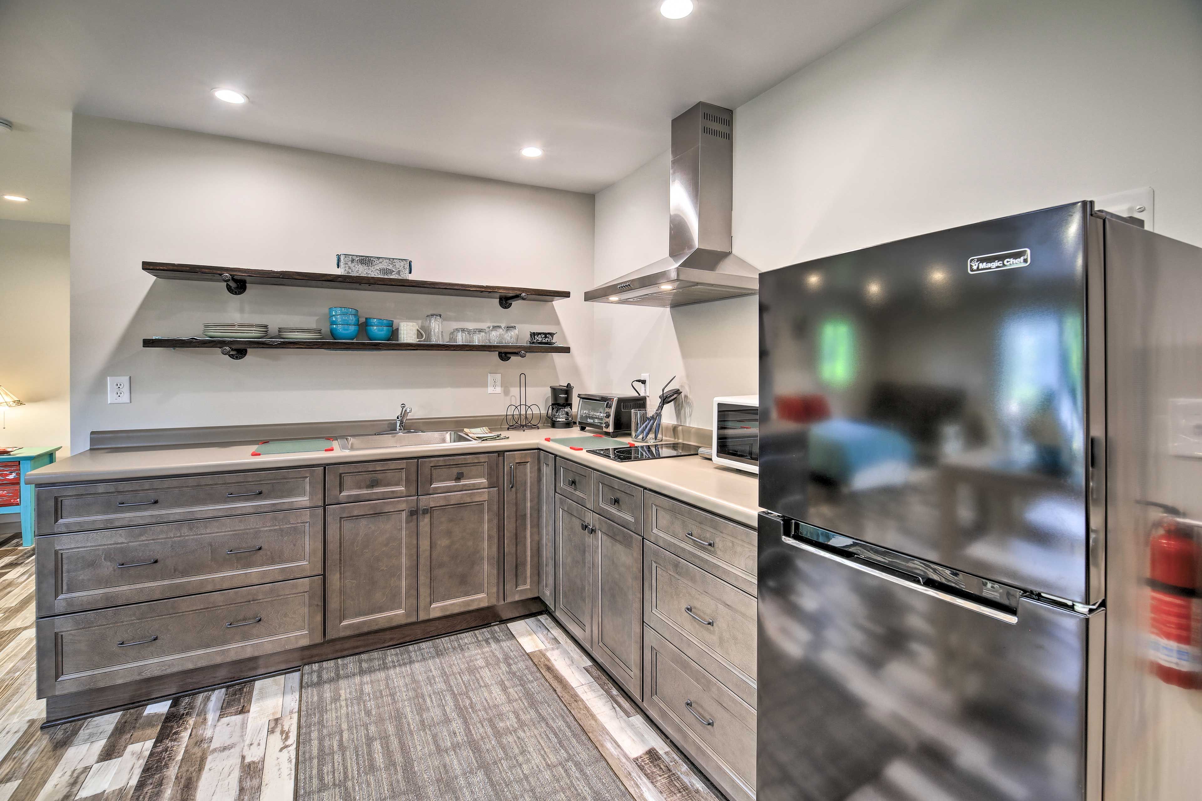 Well-Equipped Kitchen | Microwave | Drip Coffee Maker | Toaster Oven