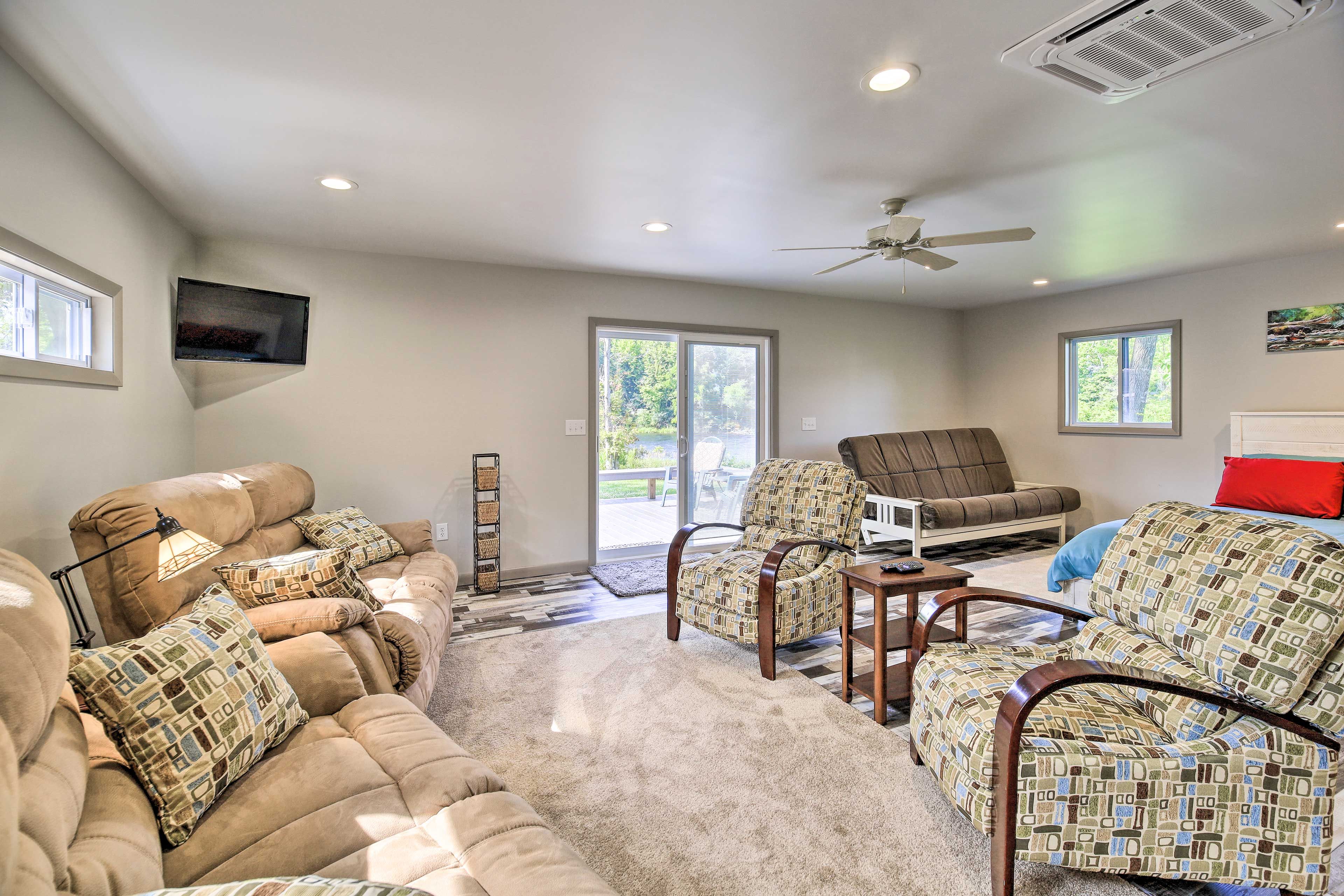 Studio | Roku TV | Central Air Conditioning