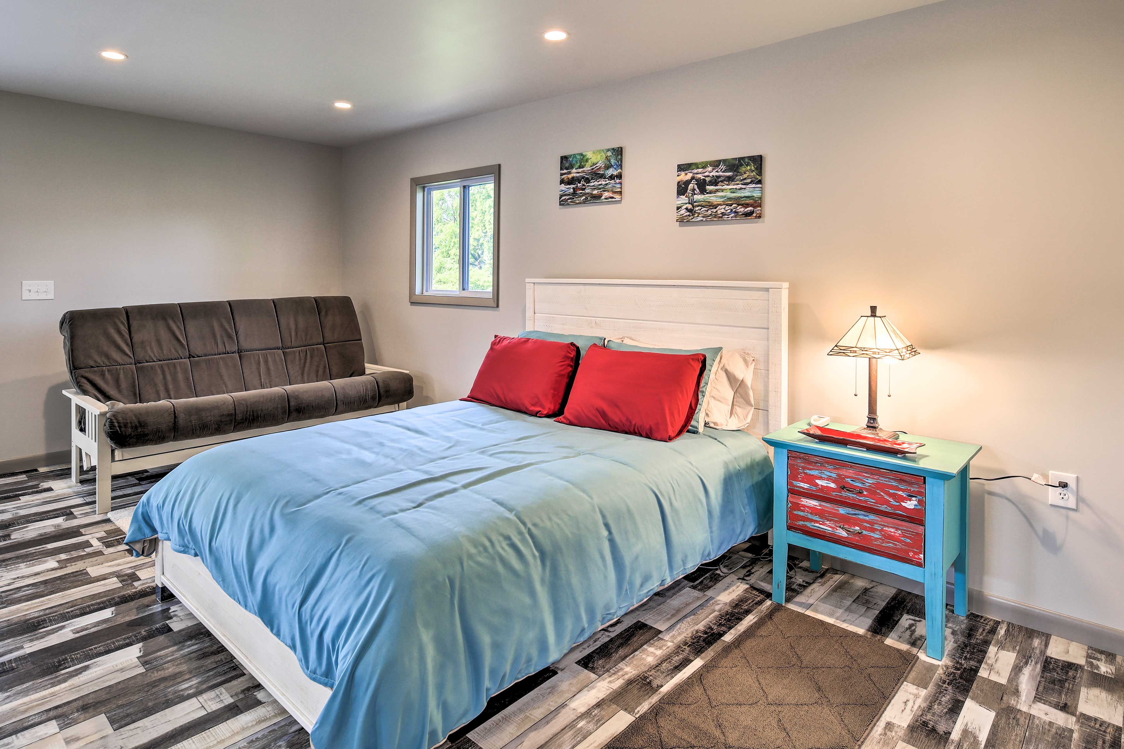 Sleeping Area | Queen Bed | Queen Futon