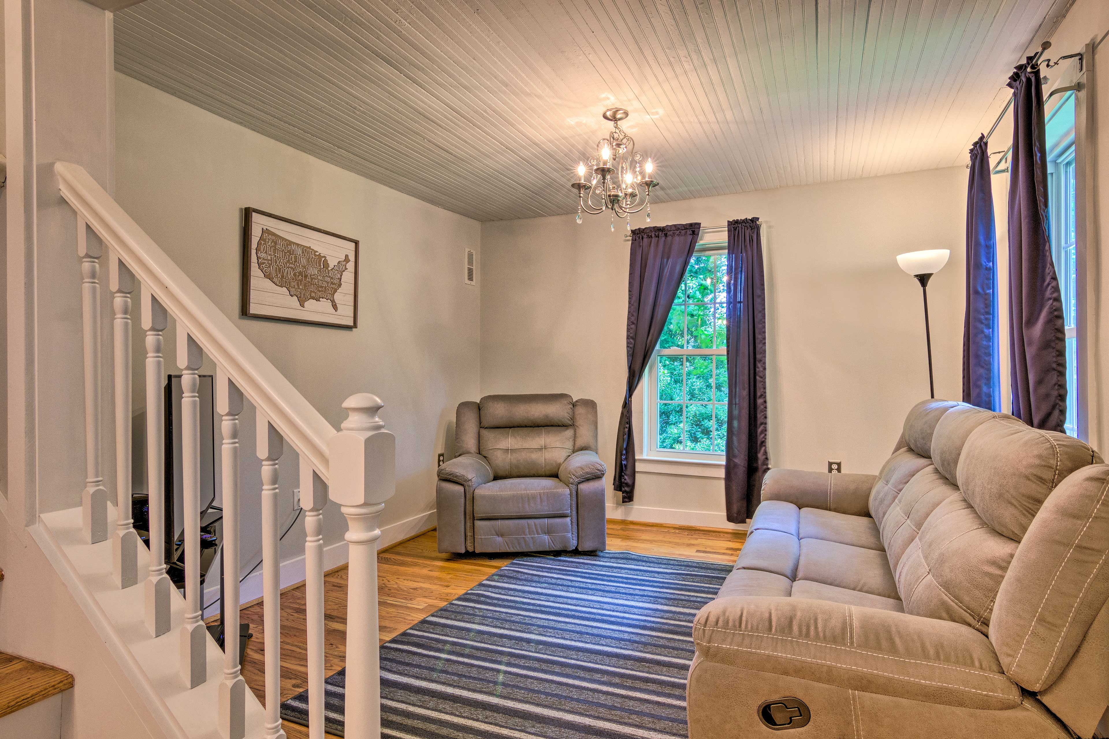 Living Room | Smart TV | High-Speed WiFi