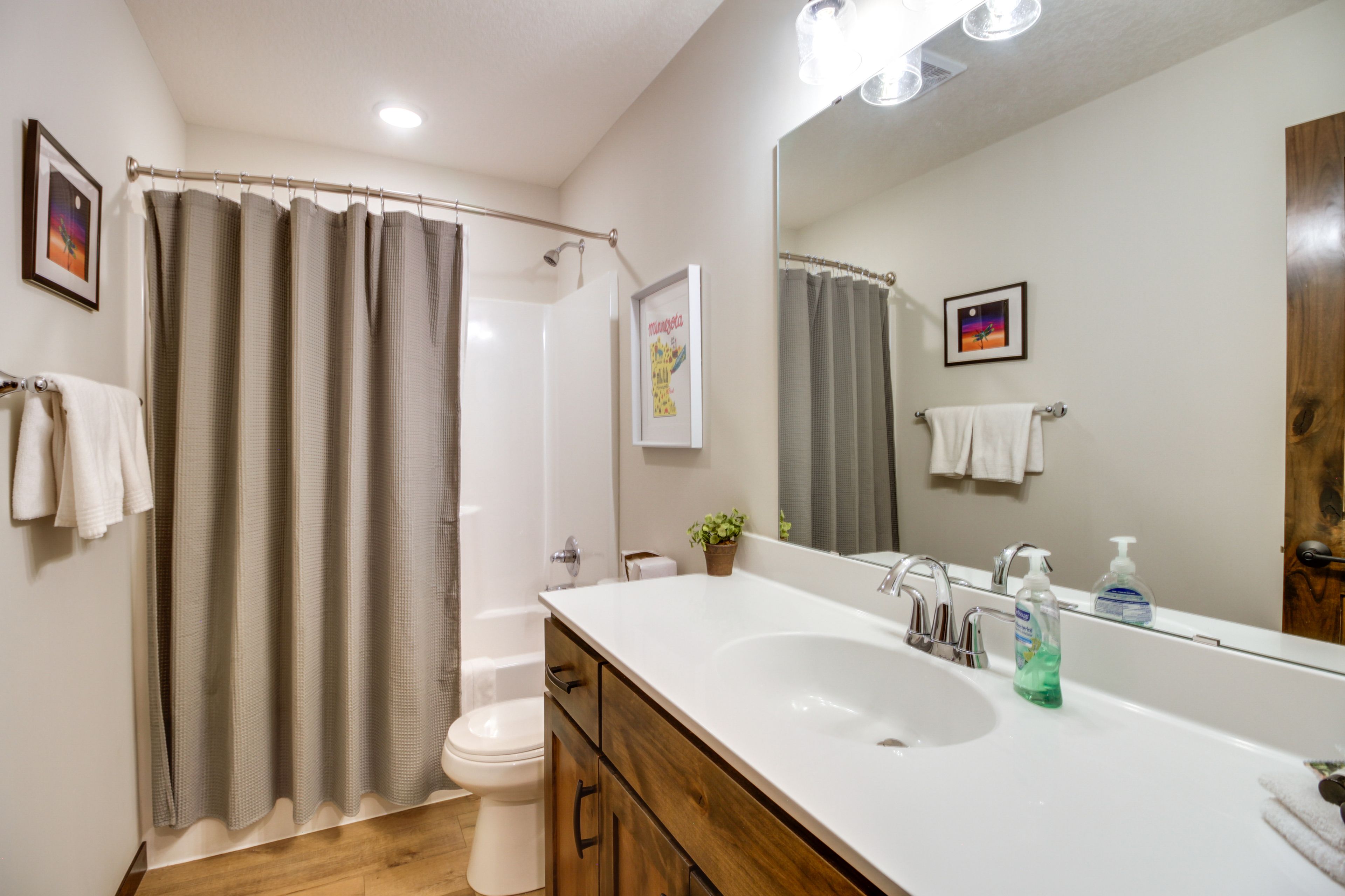 Full Bathroom | Shower/Tub Combo
