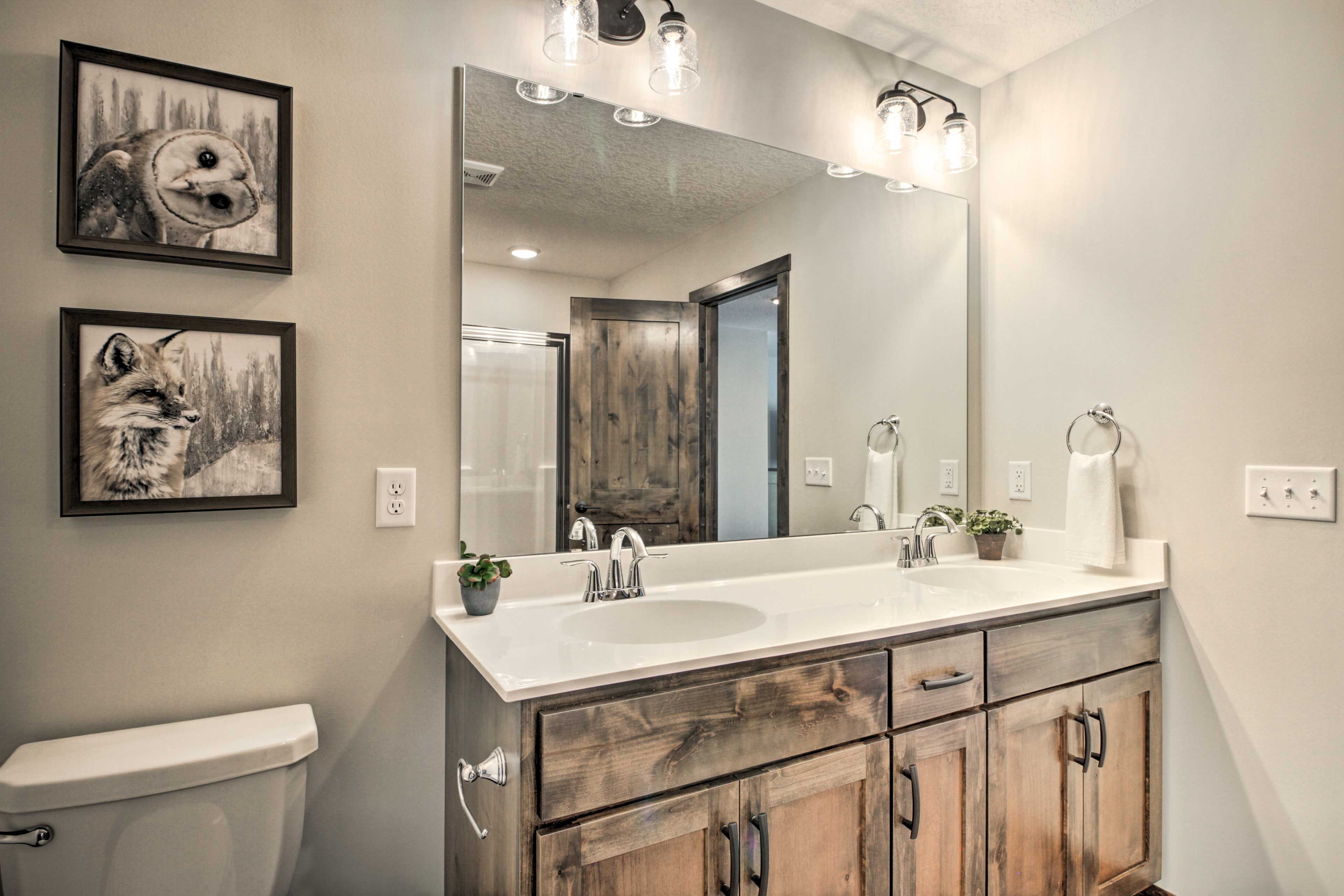 En-Suite Bathroom | Towels Provided | Complimentary Toiletries