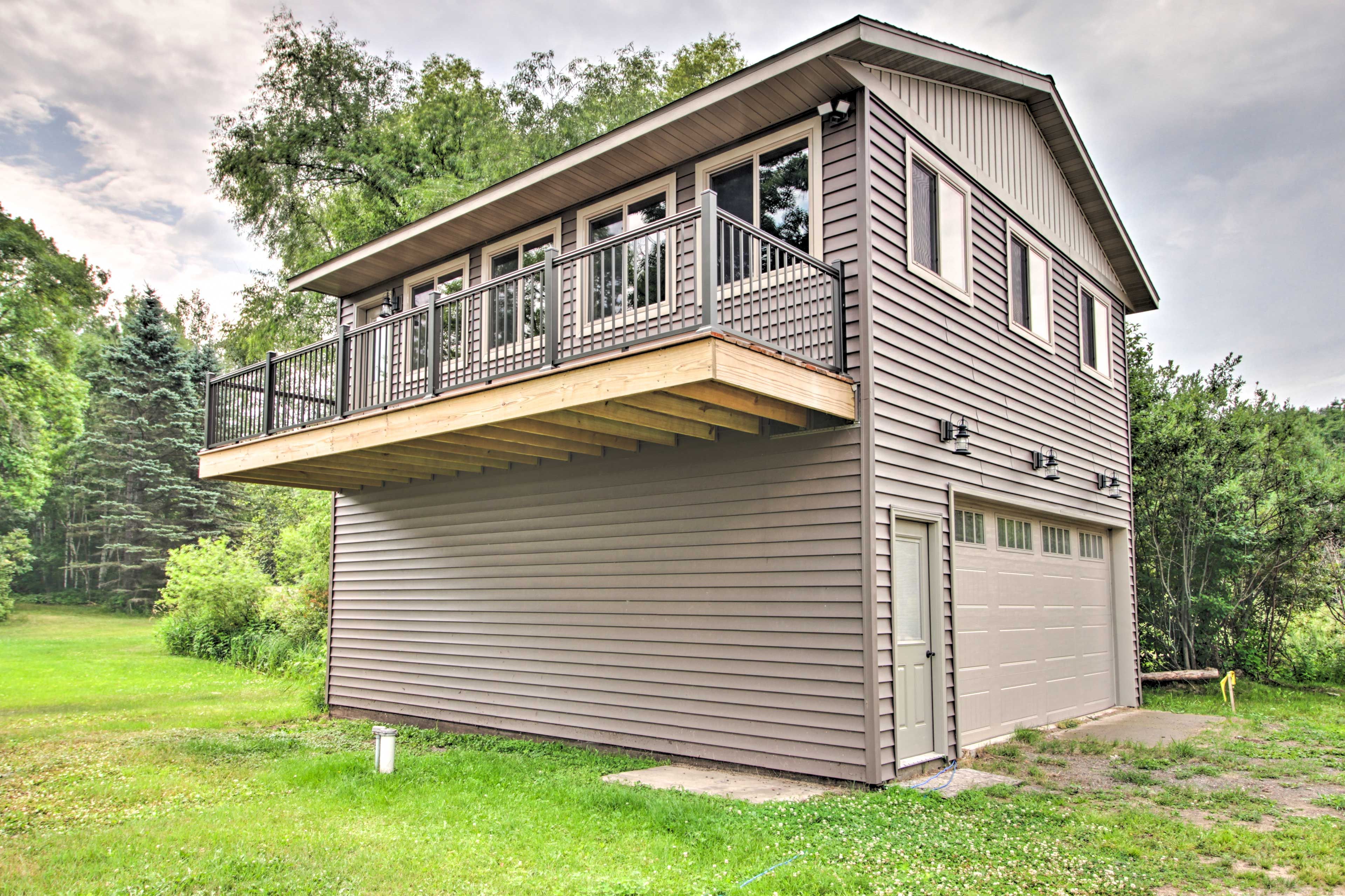 Parking | Garage (2 Vehicles) | Driveway (8 Vehicles) | RV/Trailer Parking