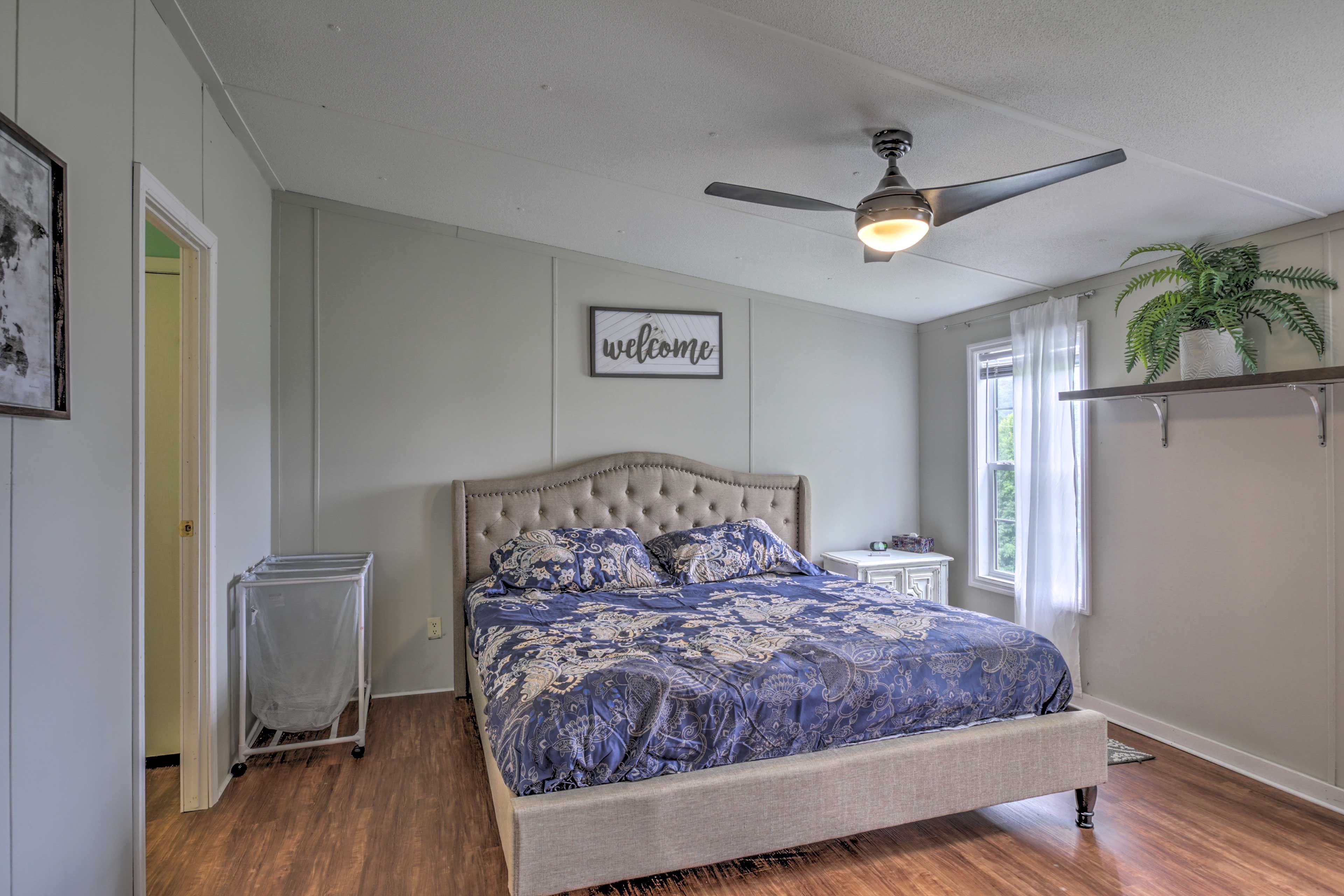 Bedroom 1 | King Bed