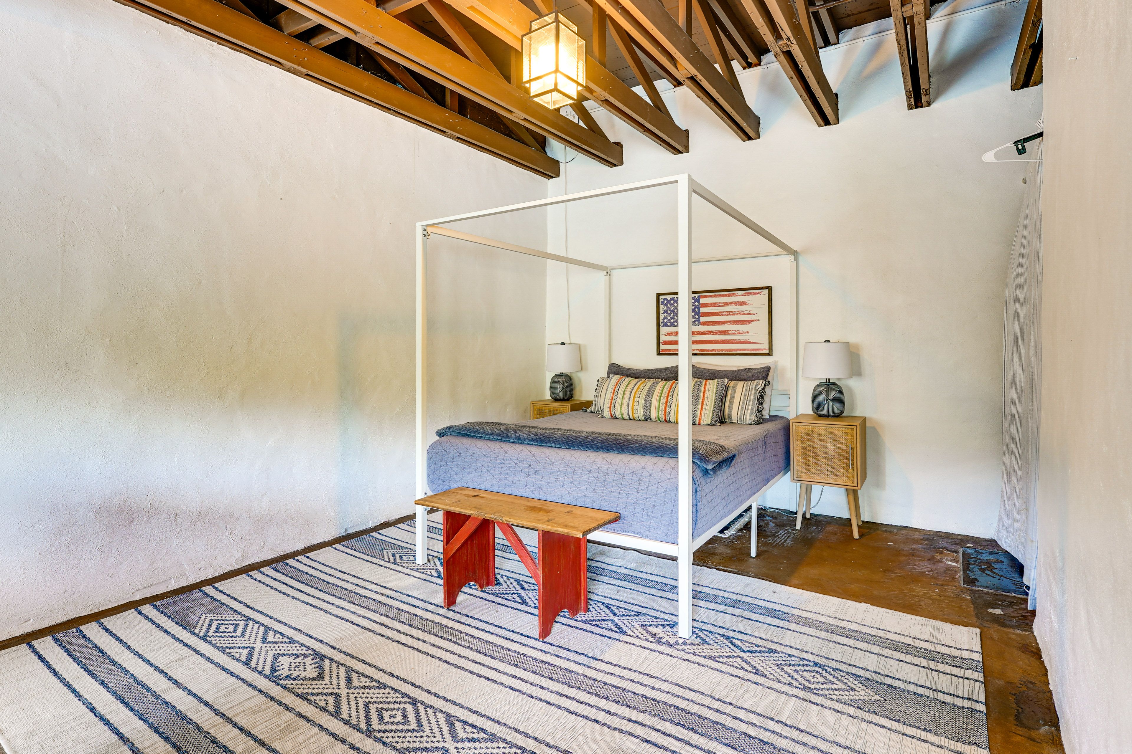 Bedroom 5 (Boathouse) | Queen Bed | Sleeper Sofa