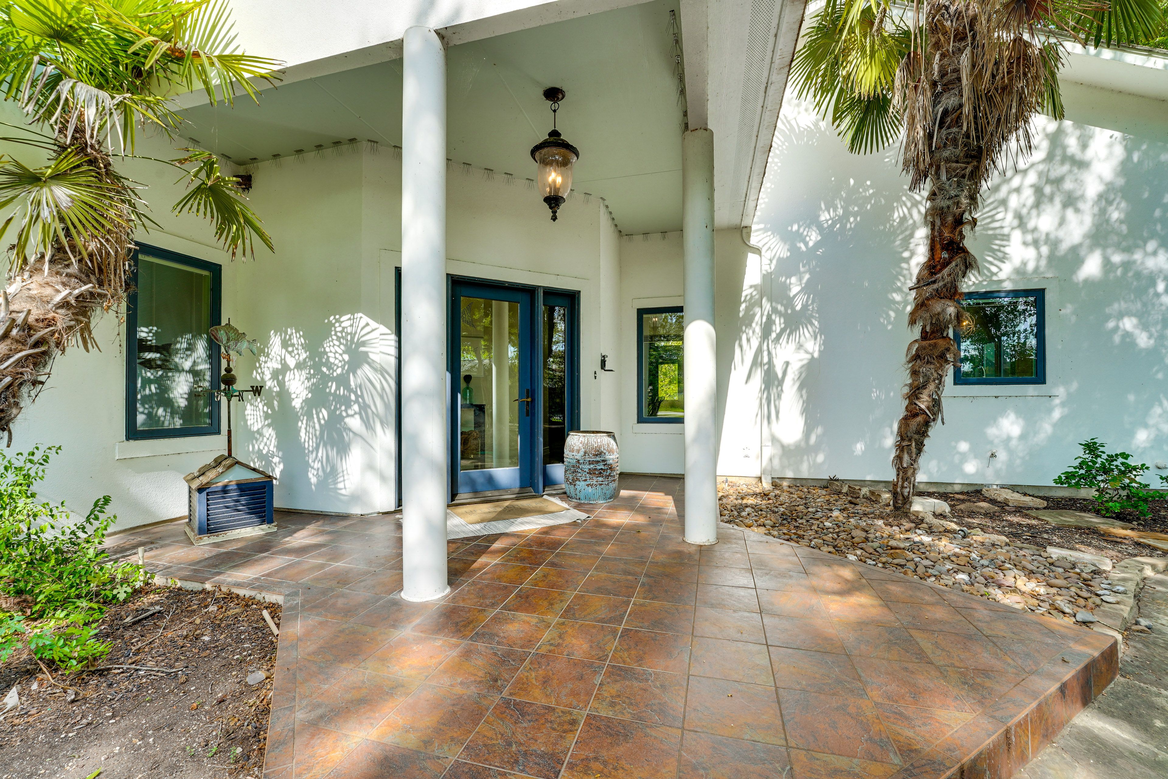 House Entrance | 1 Step Required