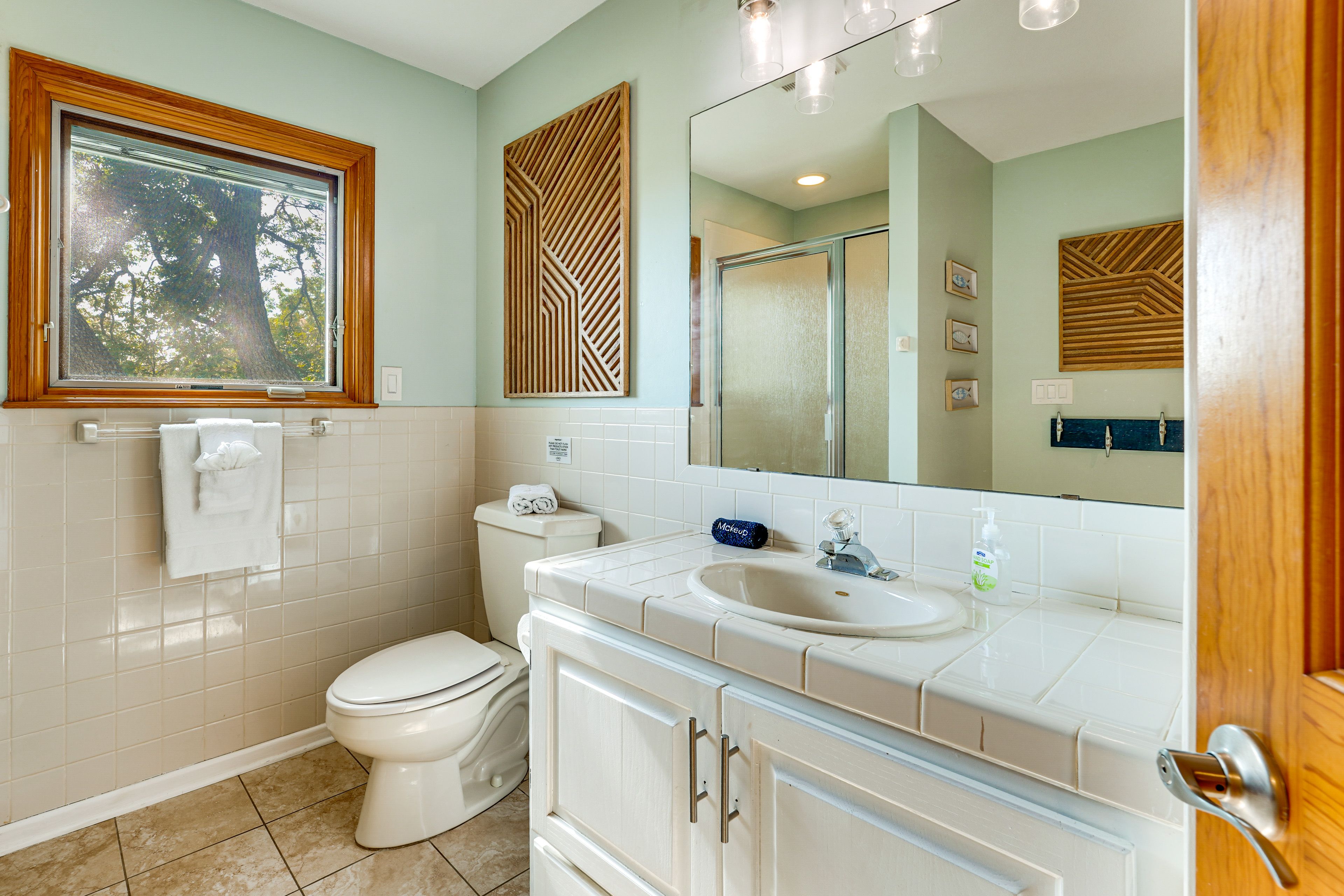 Full Bathroom