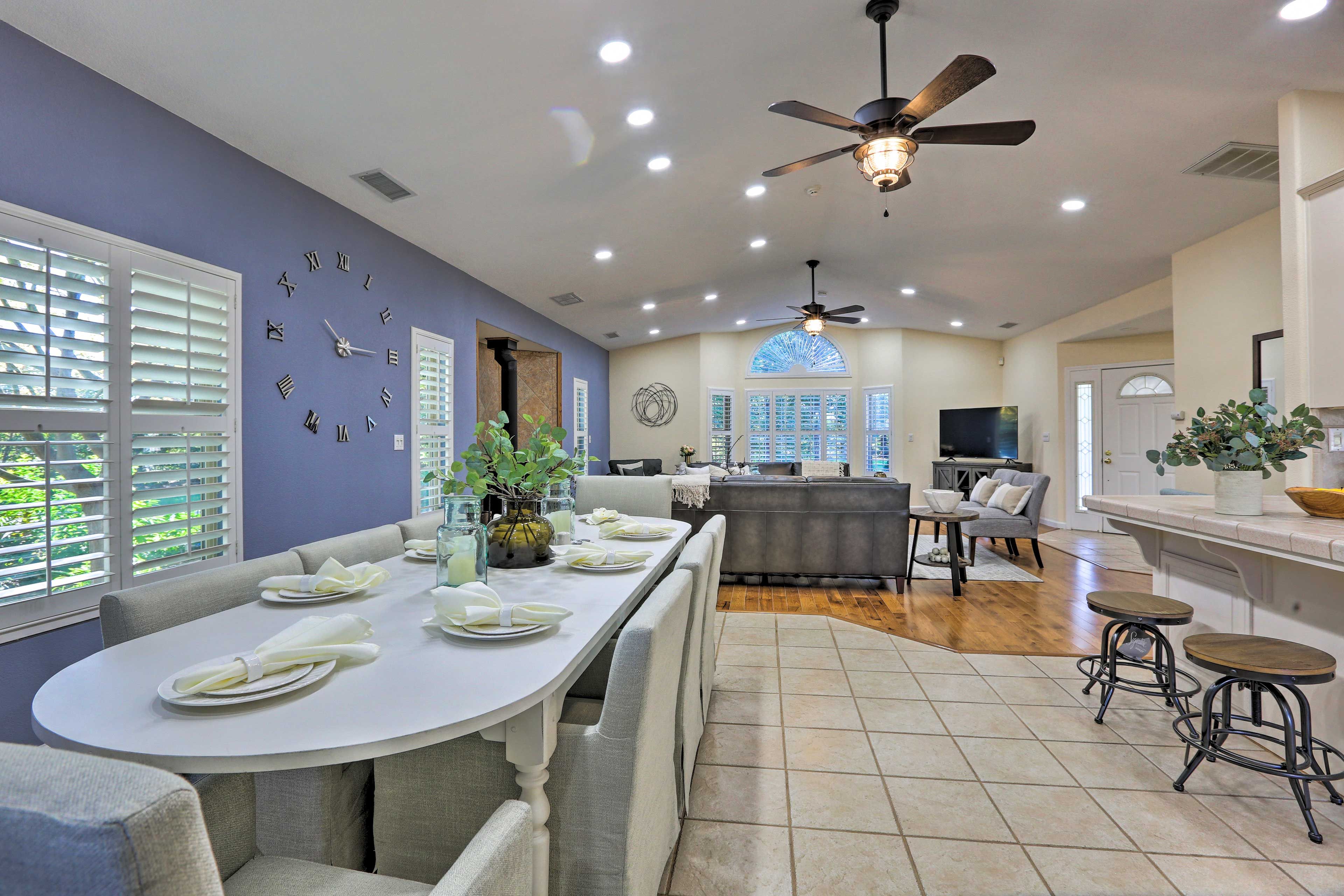 Dining Area | Dishware Provided