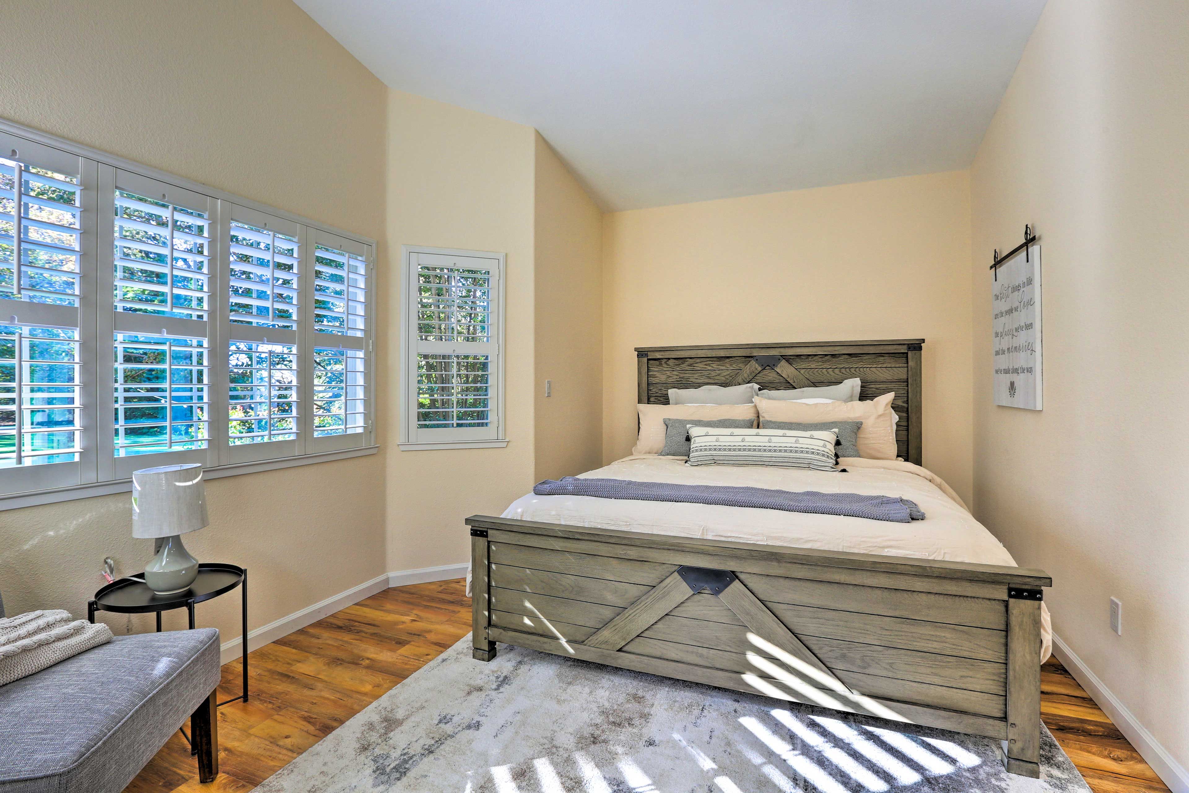 Bedroom 2 | California King Bed | Twin Bed