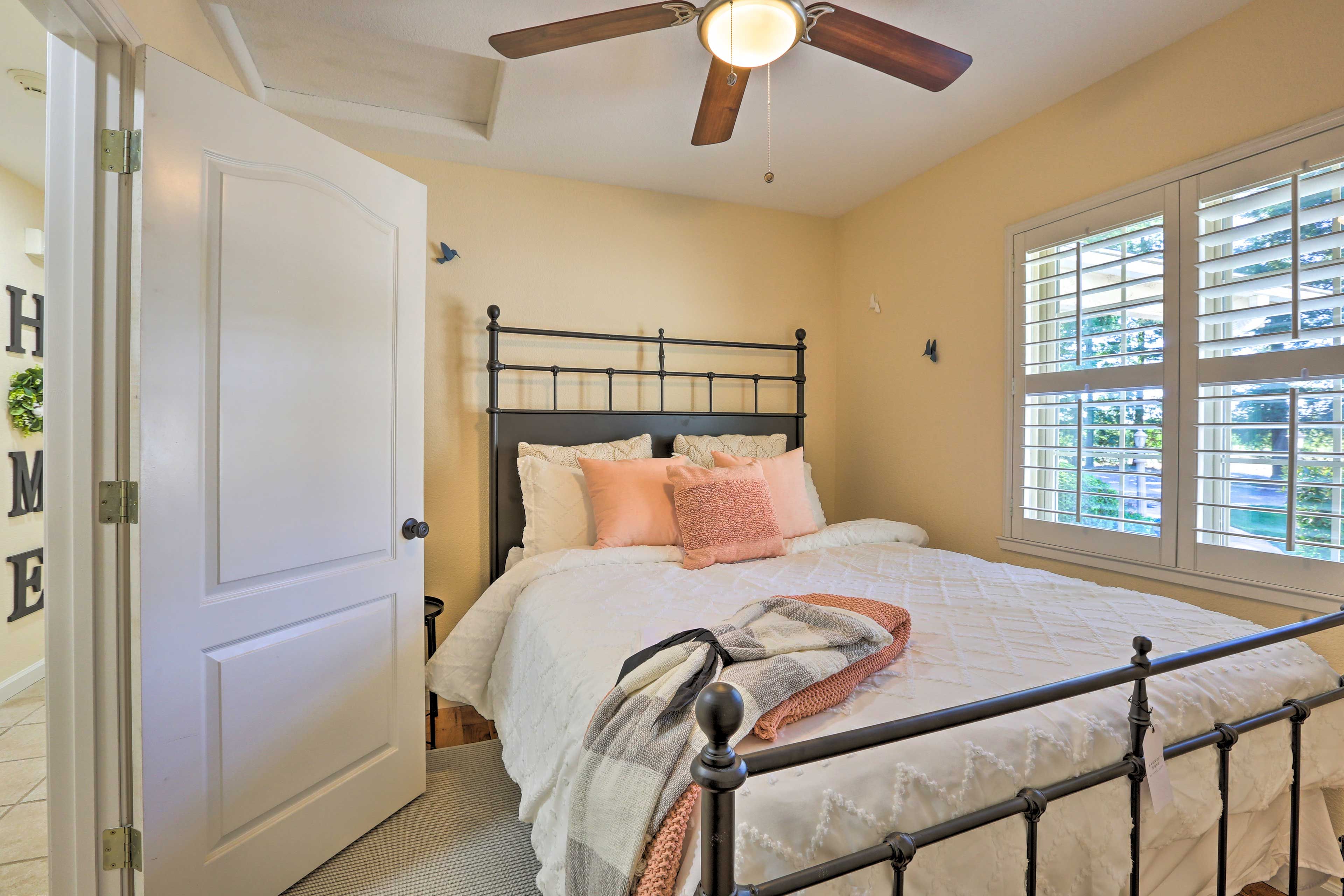 Bedroom 3 | Queen Bed