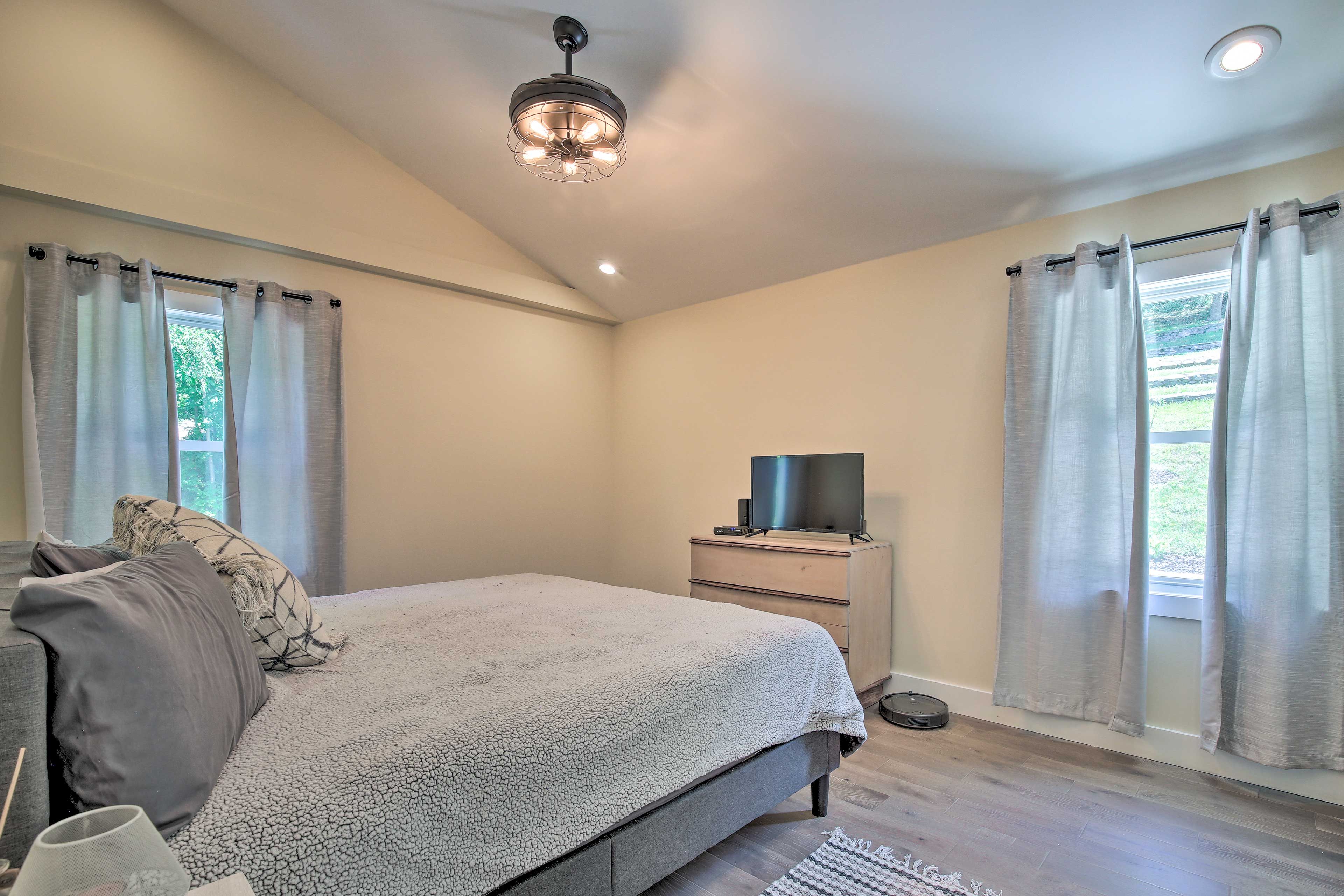 Bedroom 1 | Smart TV