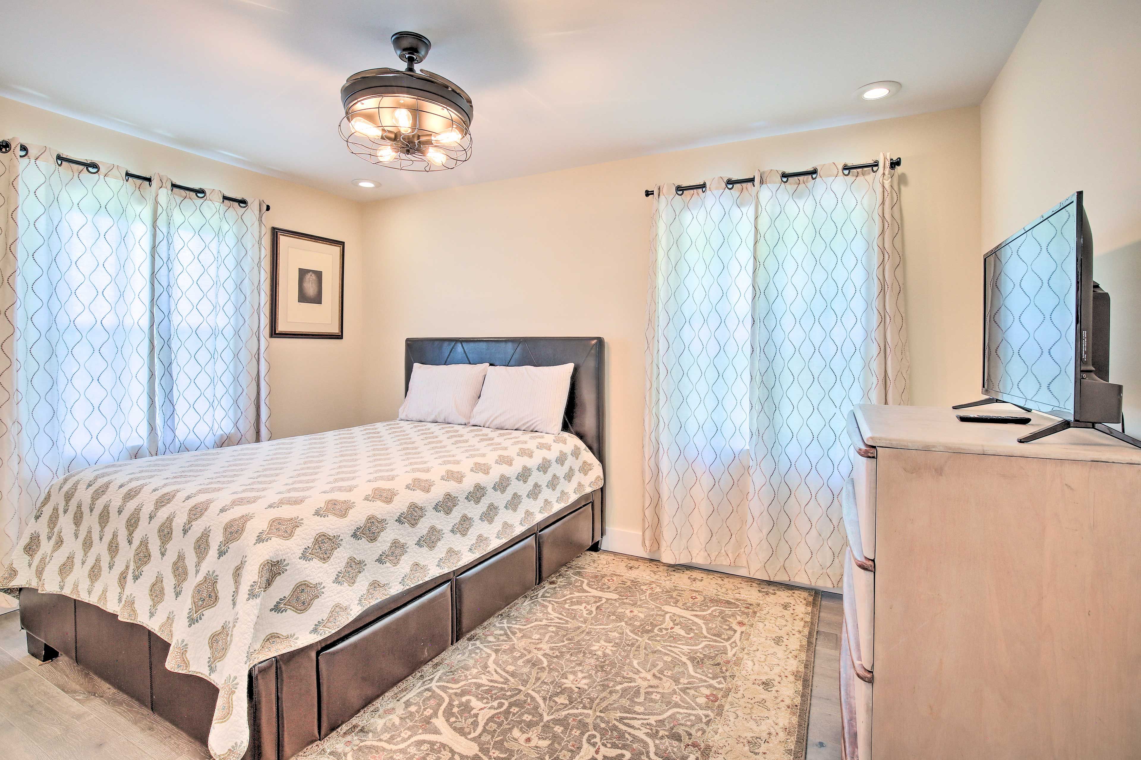 Bedroom 2 | Queen Bed | 1st Floor