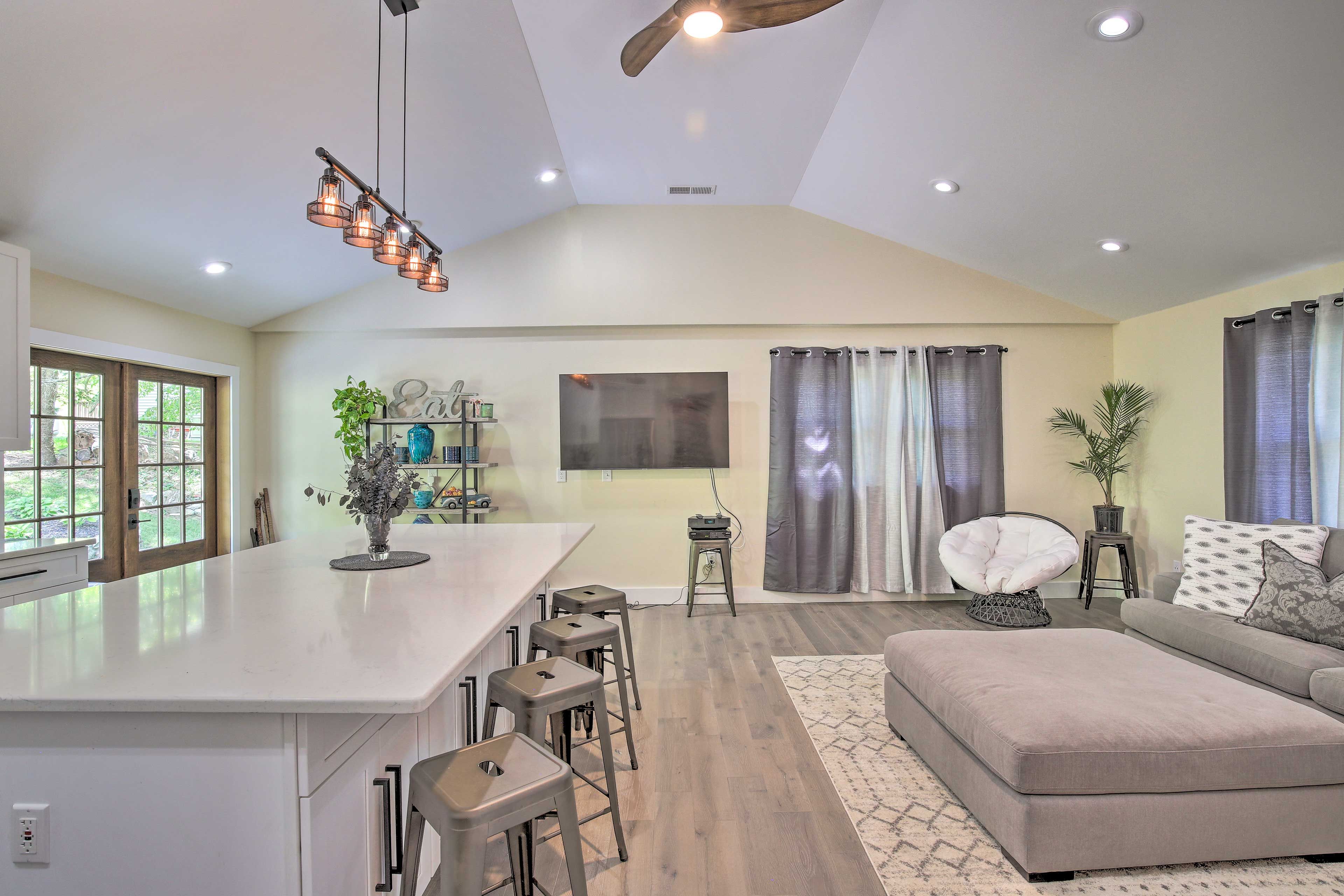Living Room | Free WiFi
