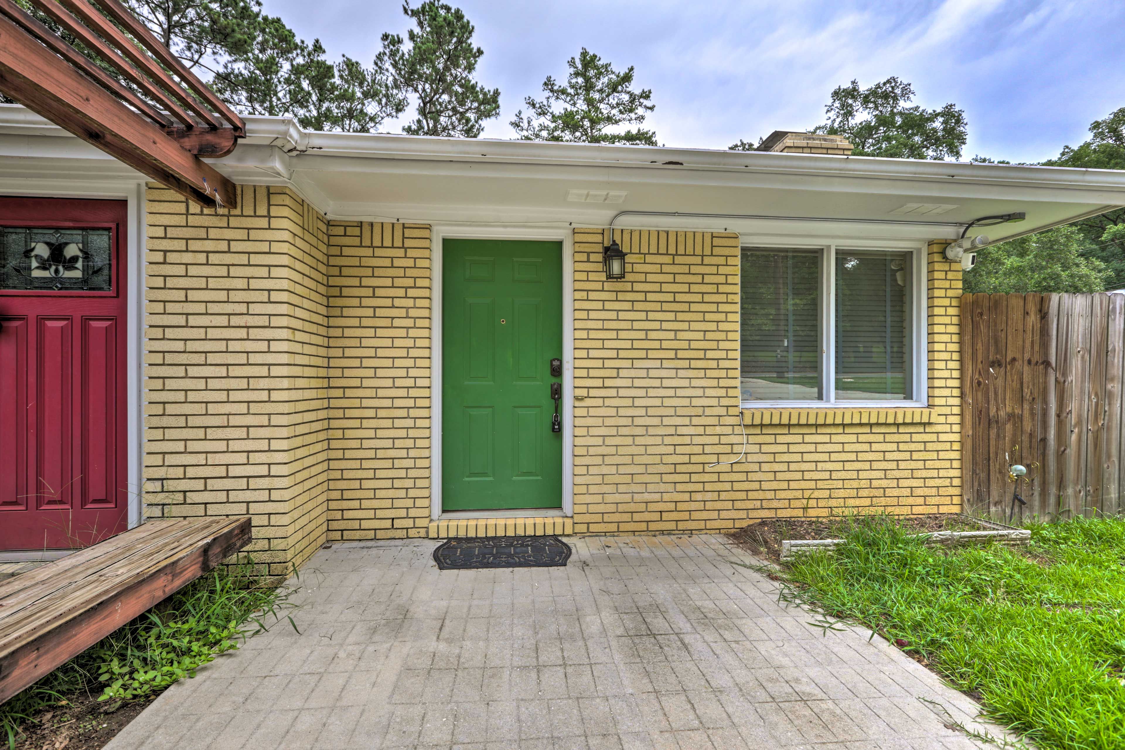 Exterior | Driveway (2 Vehicles)