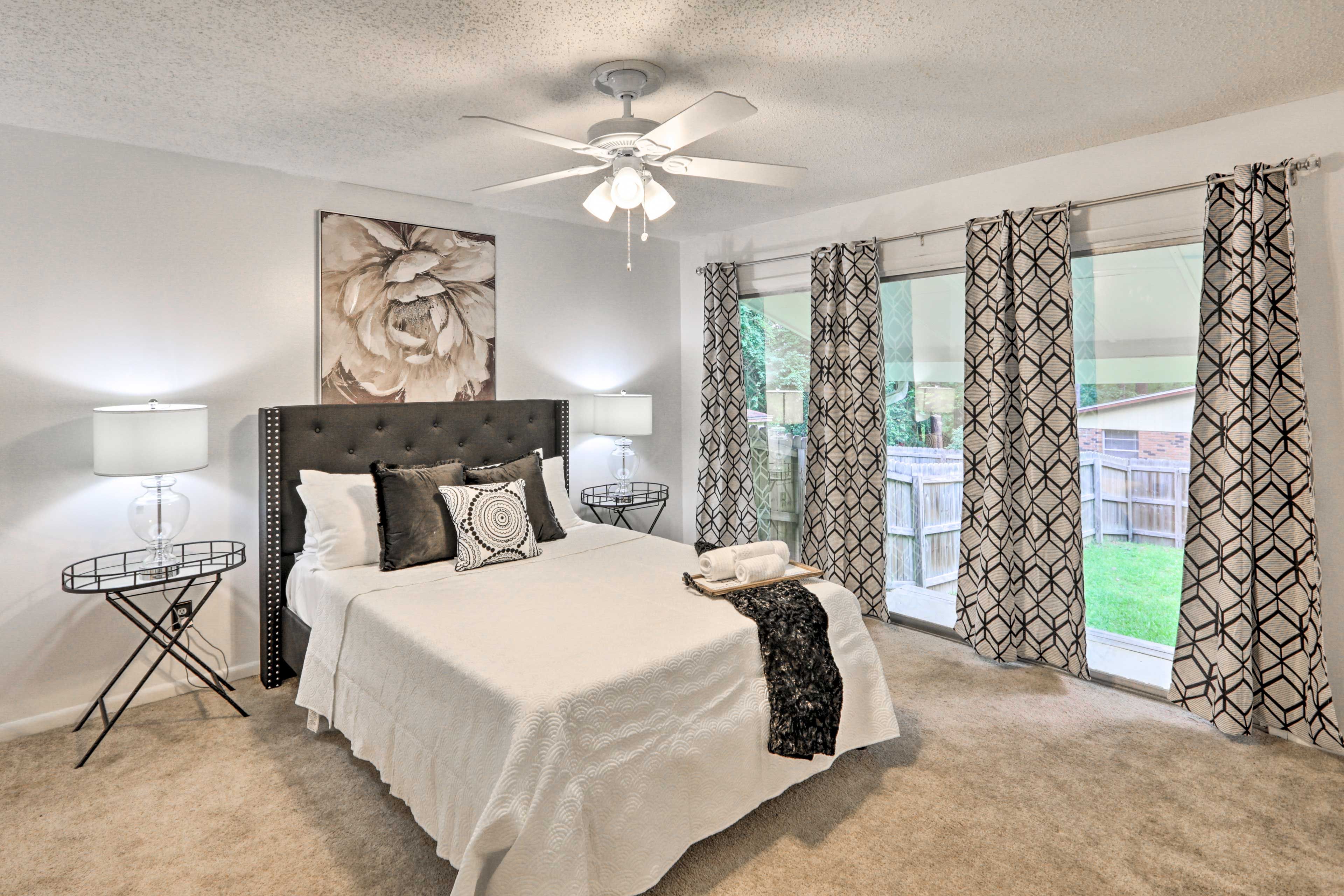 Bedroom 1 | Queen Bed