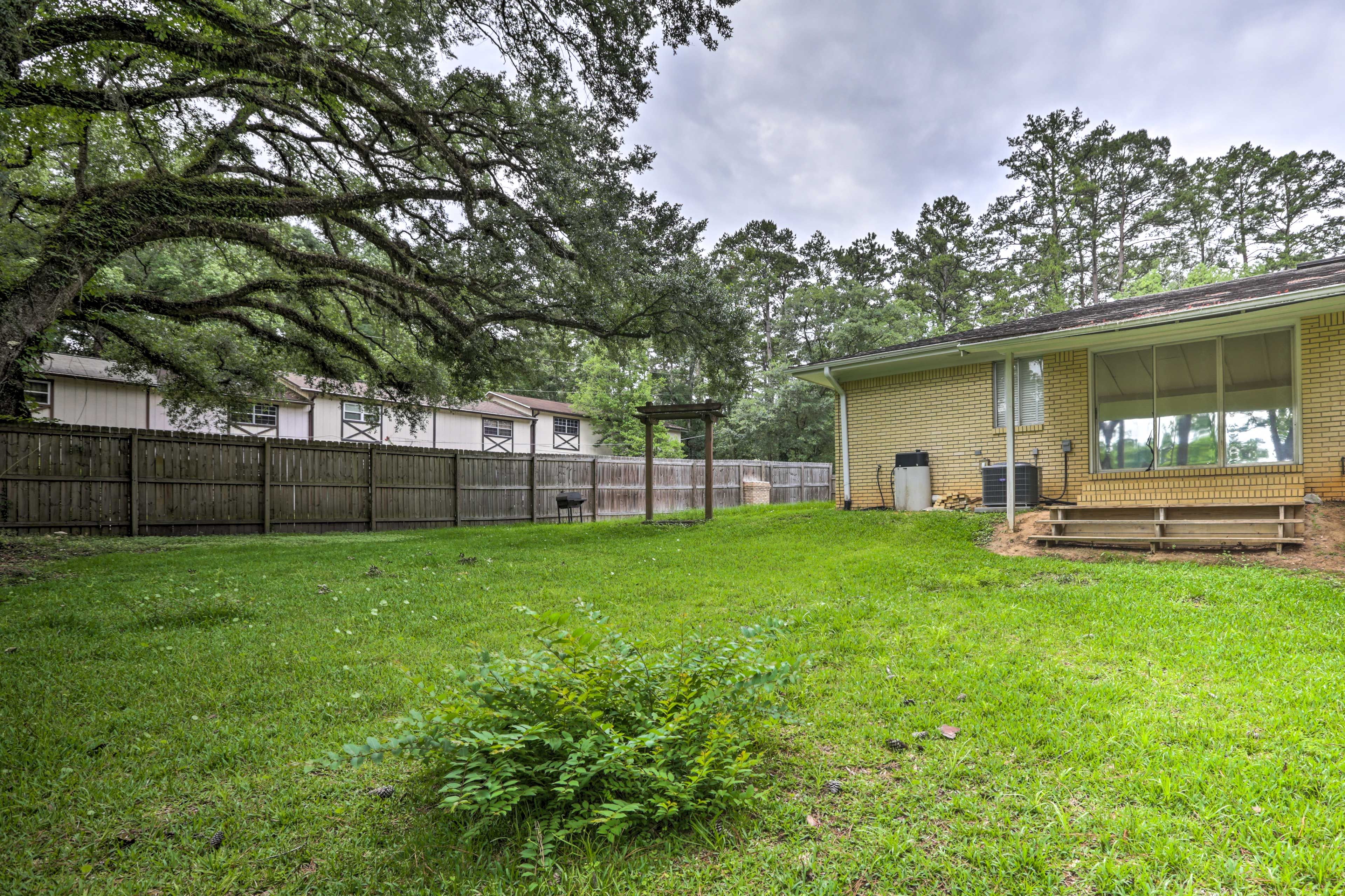 Private Backyard | Apartment Unit (Other Rental On-Site)