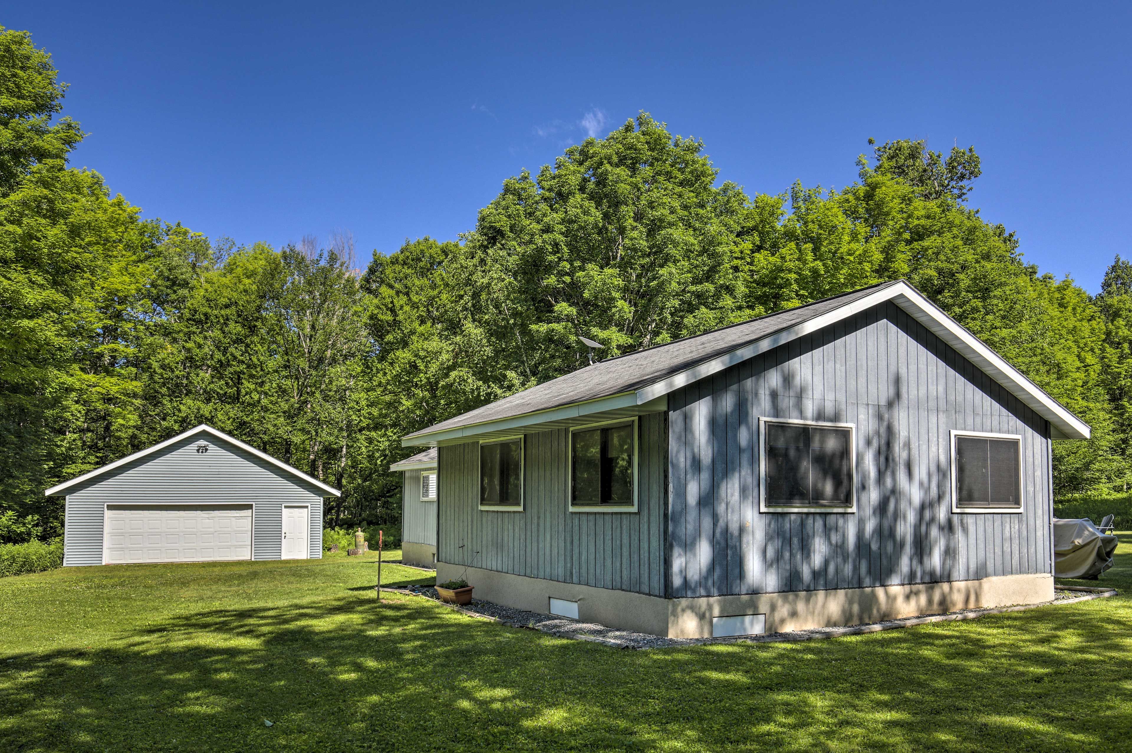 Parking | Grass Driveway (4 Vehicles)