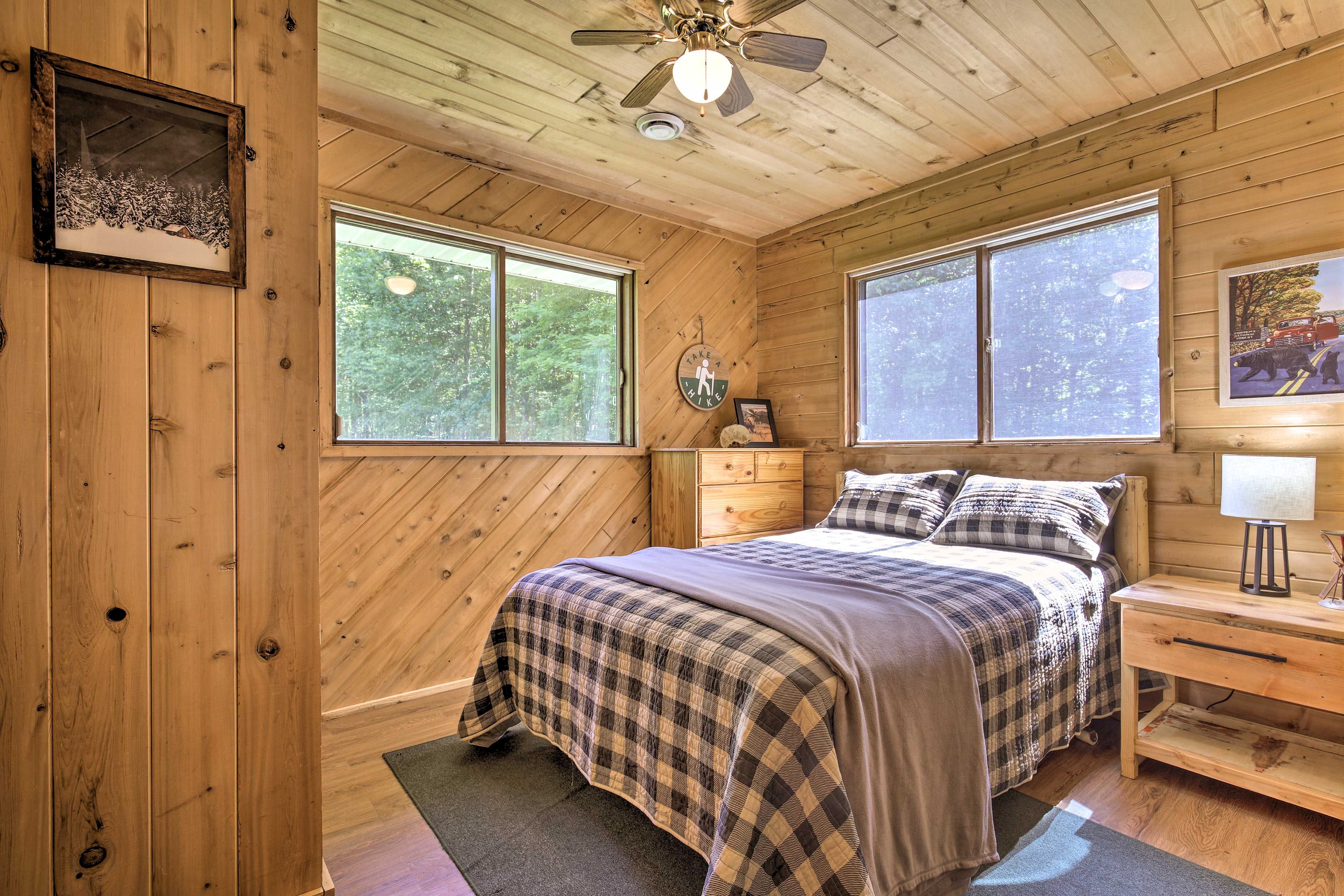 Bedroom 1 | Queen Bed | Linens & Towels Provided