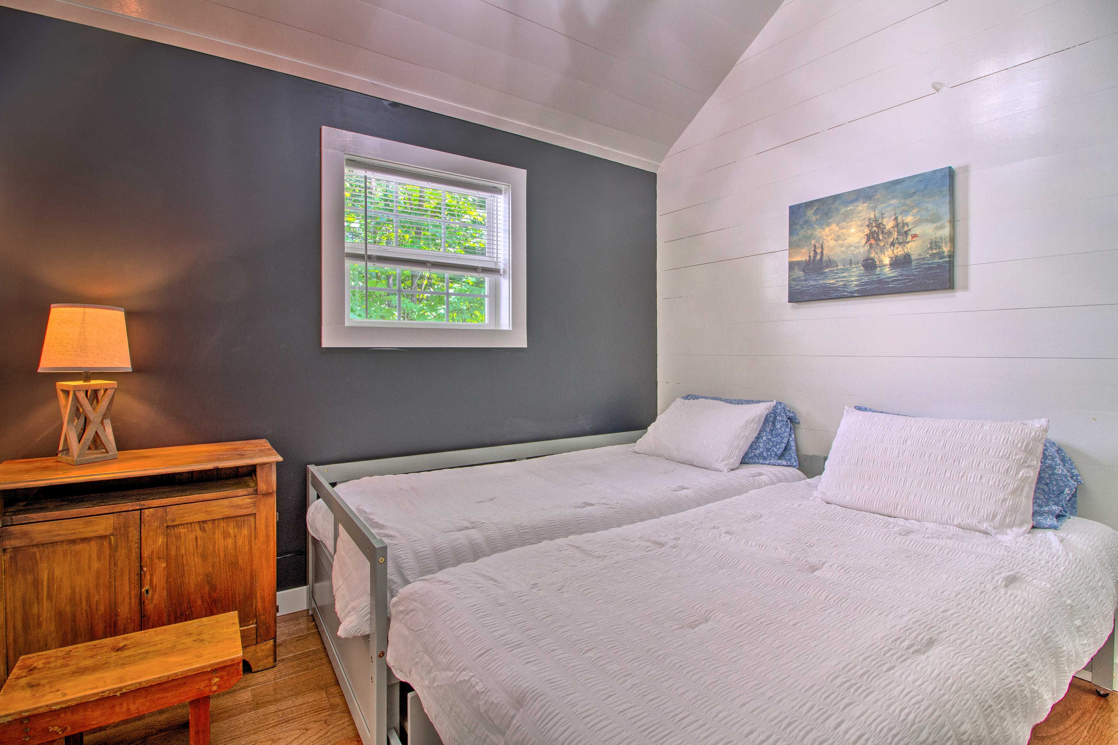 Bedroom 2 | 2 Twin Beds (Converts to King Bed)