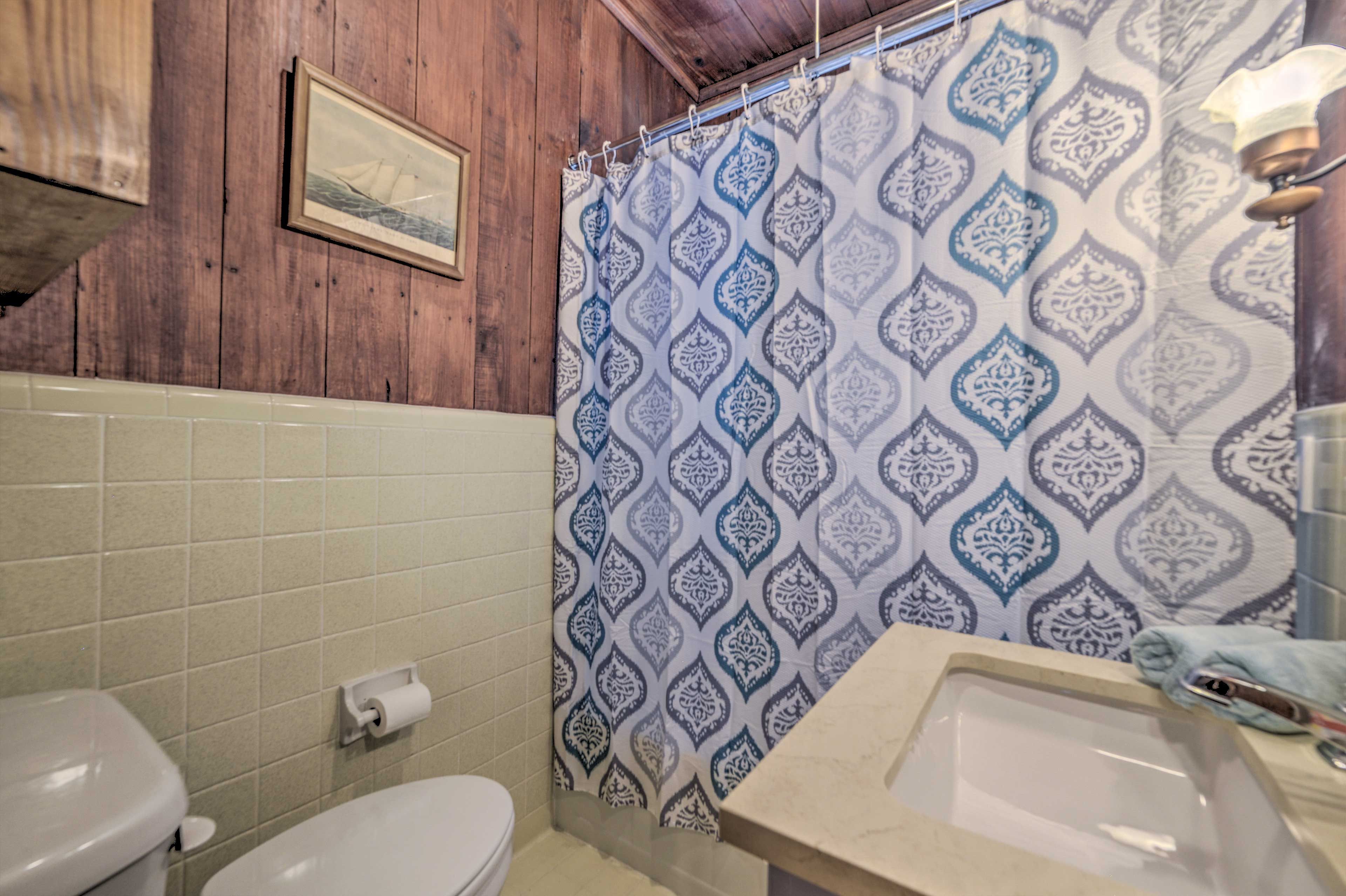 Full Bathroom | Linens & Towels | Hair Dryer