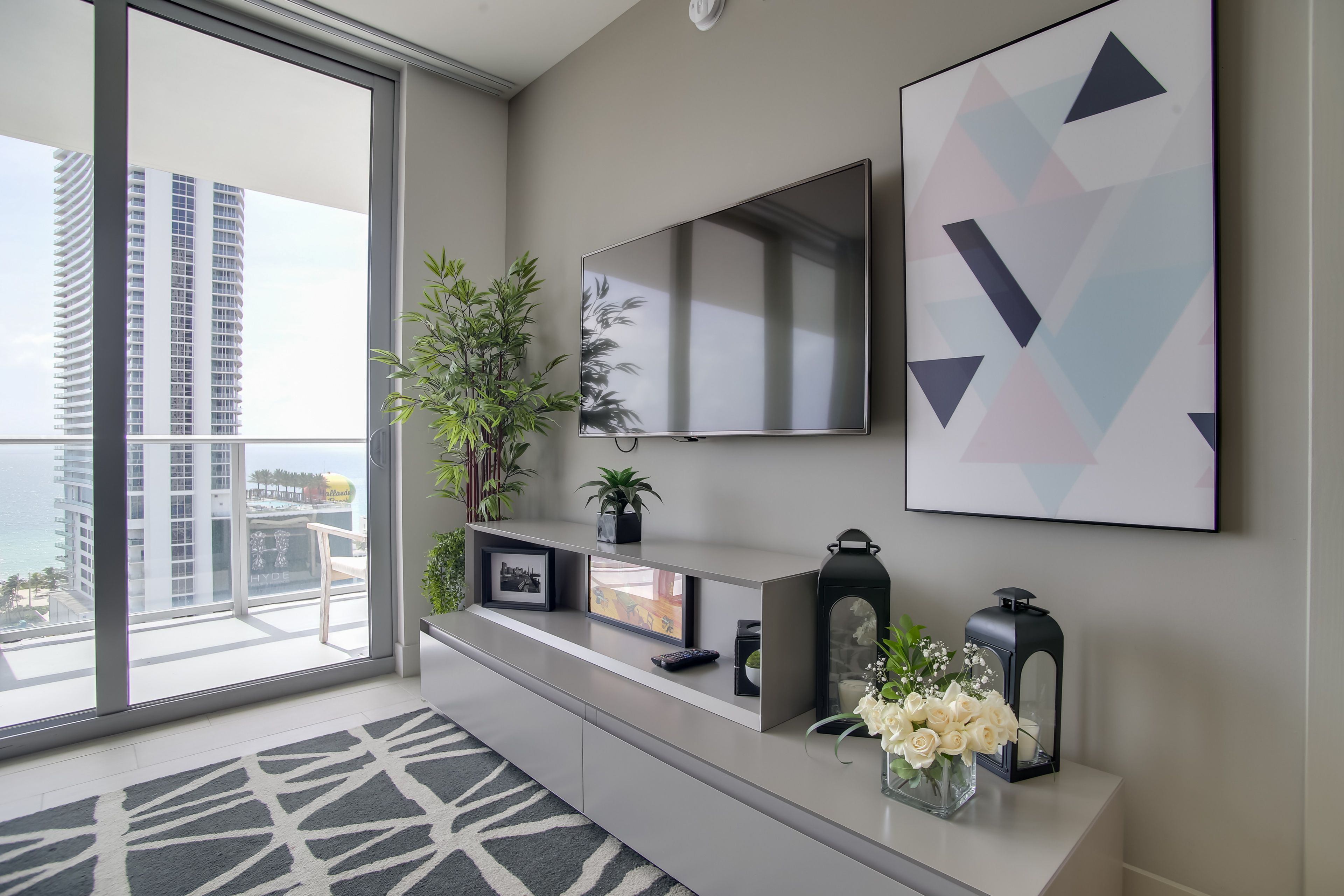 Living Room | Smart TV w/ Cable/Satellite | Central Air Conditioning