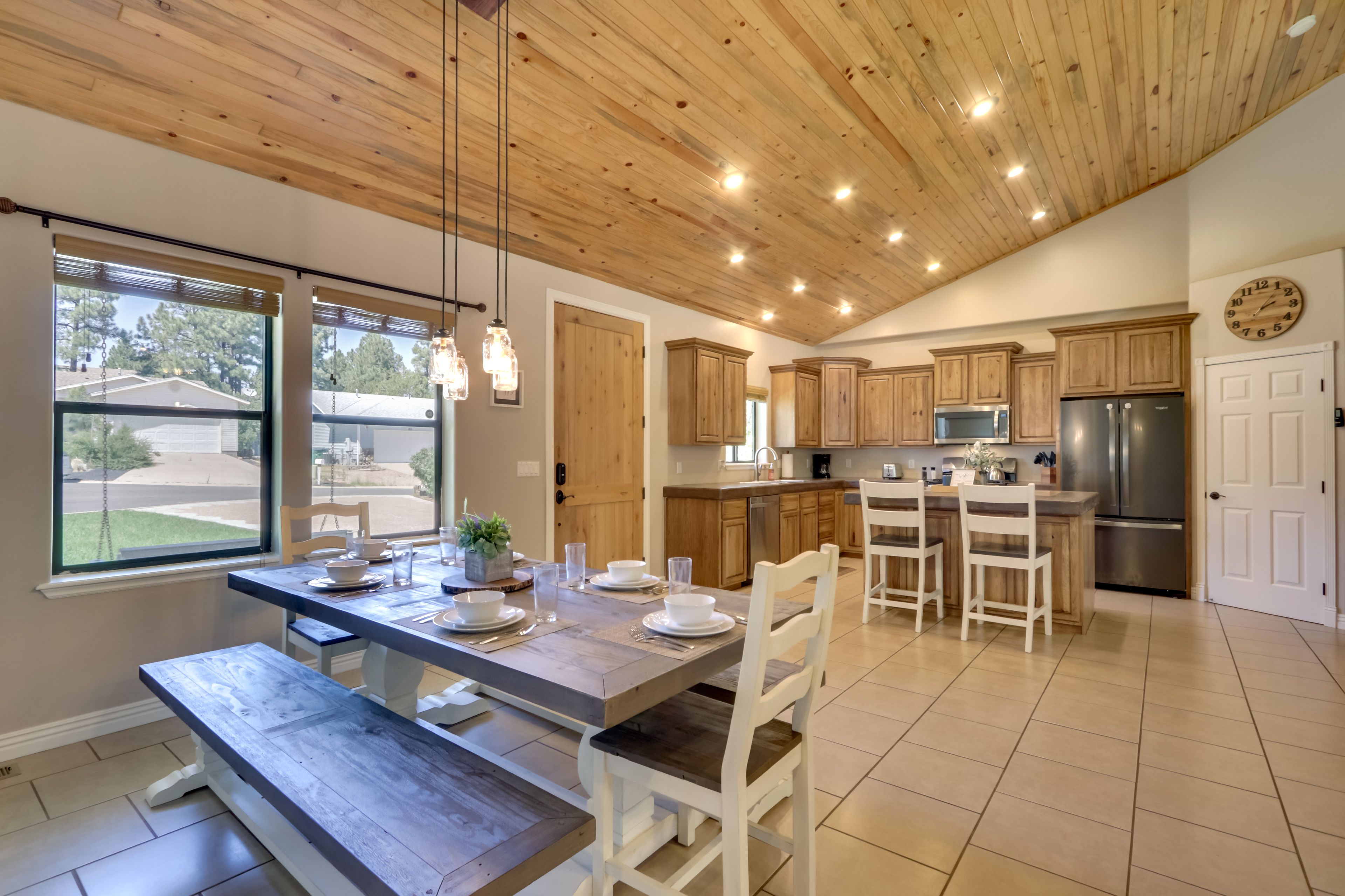 Dining Area | Dishware & Flatware Provided