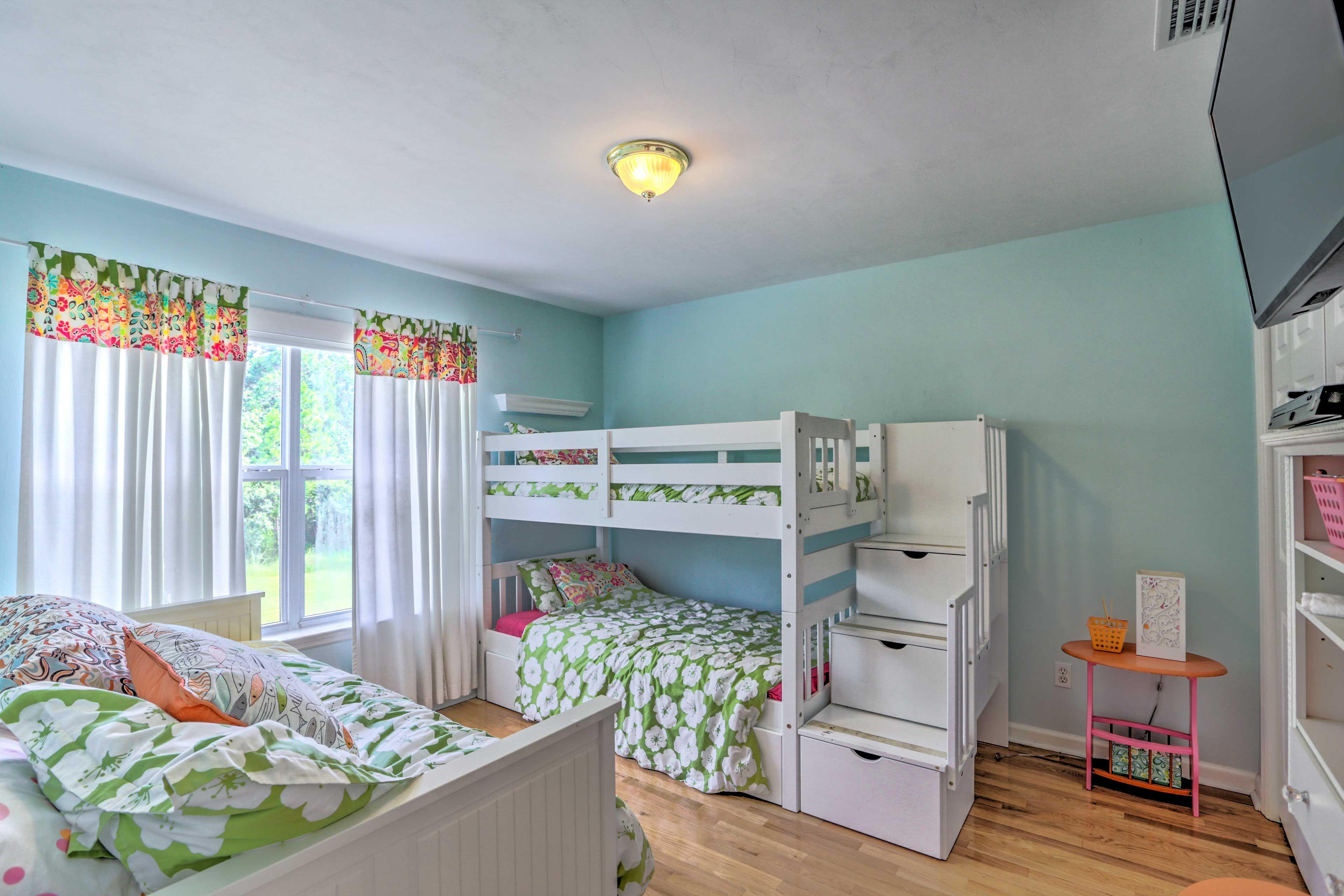 Bedroom 3 | Twin Daybed | Twin Bunk Bed | Cable TV