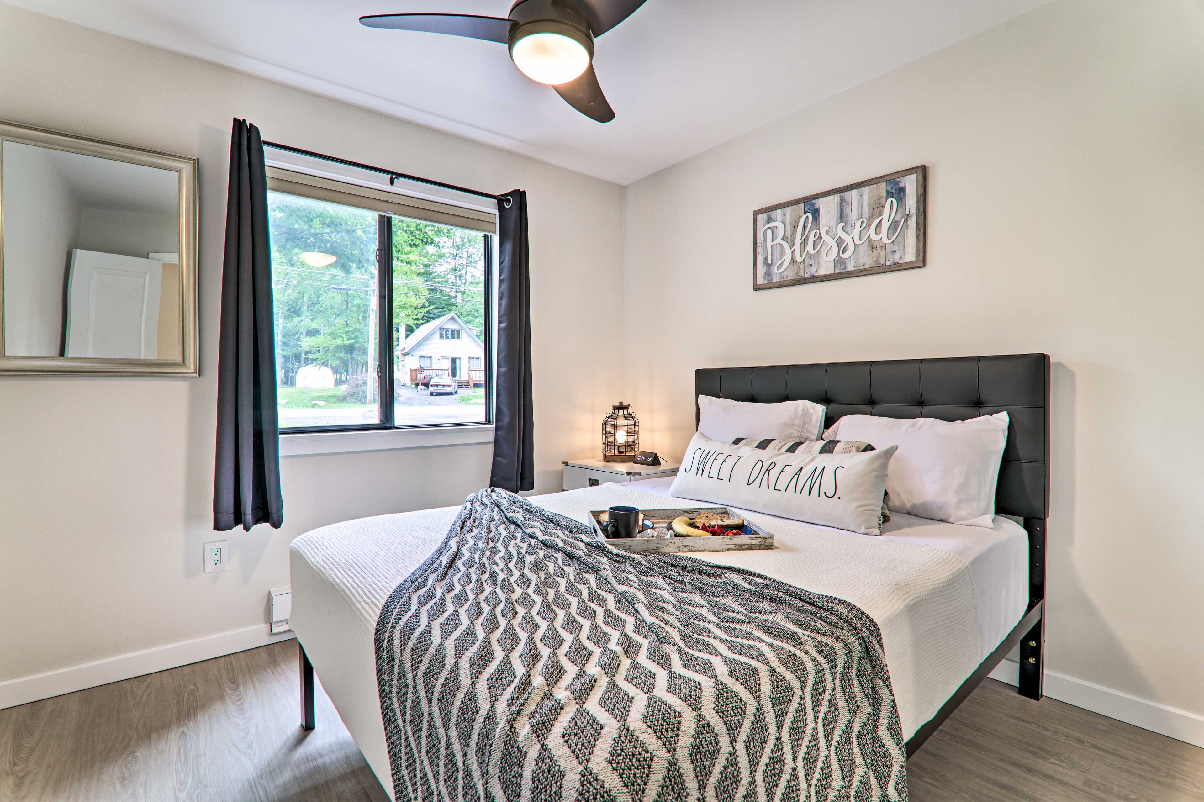 Bedroom 1 | 1st Floor | Queen Bed