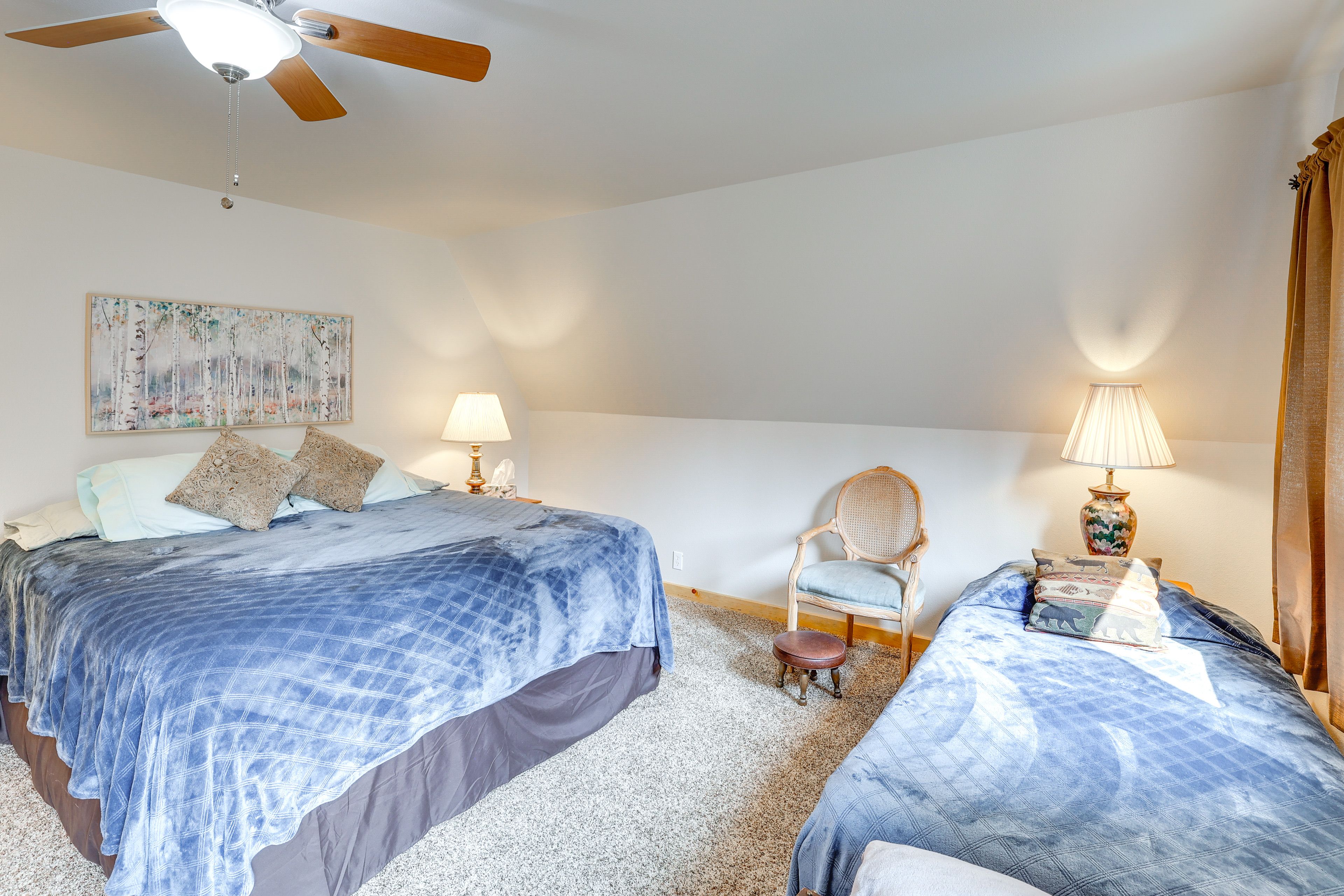 Bedroom 2 | King Bed | Twin Bed | 2nd Floor
