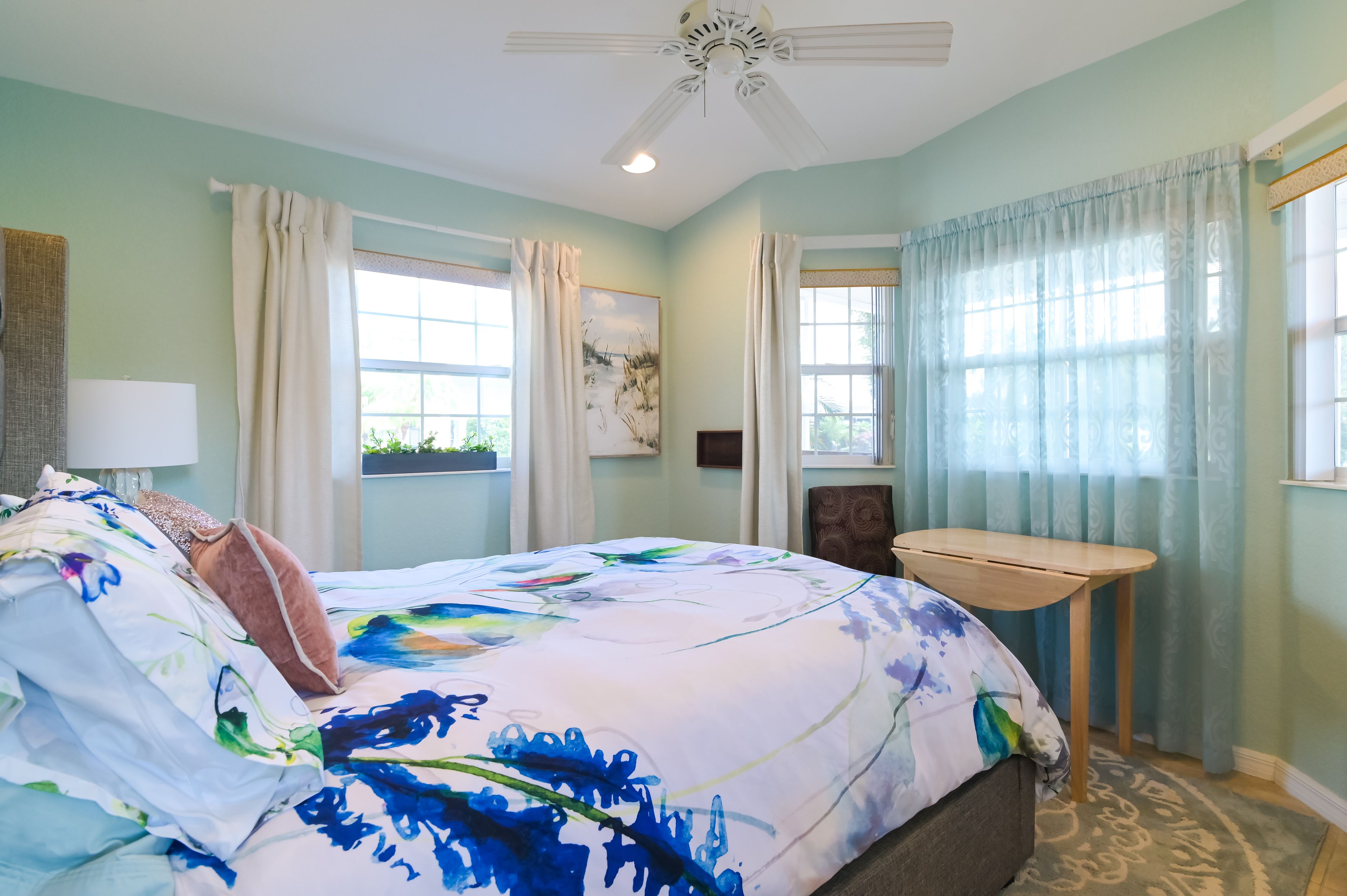 Bedroom | Queen Bed